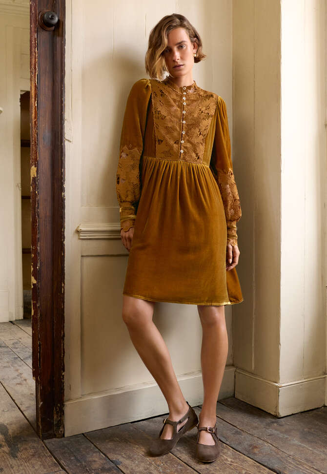 Velvet dress, Golden honey, completeTheLook