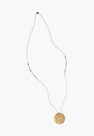 Gold pendant necklace, Gold, webstill