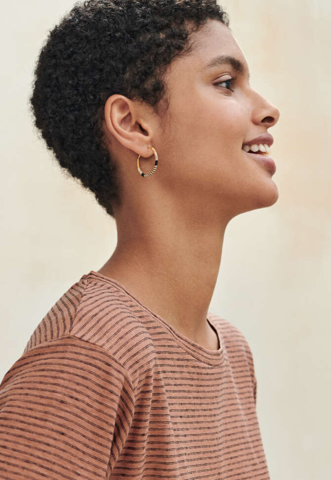 Thread hoop earrings, Gold black, completeTheLook