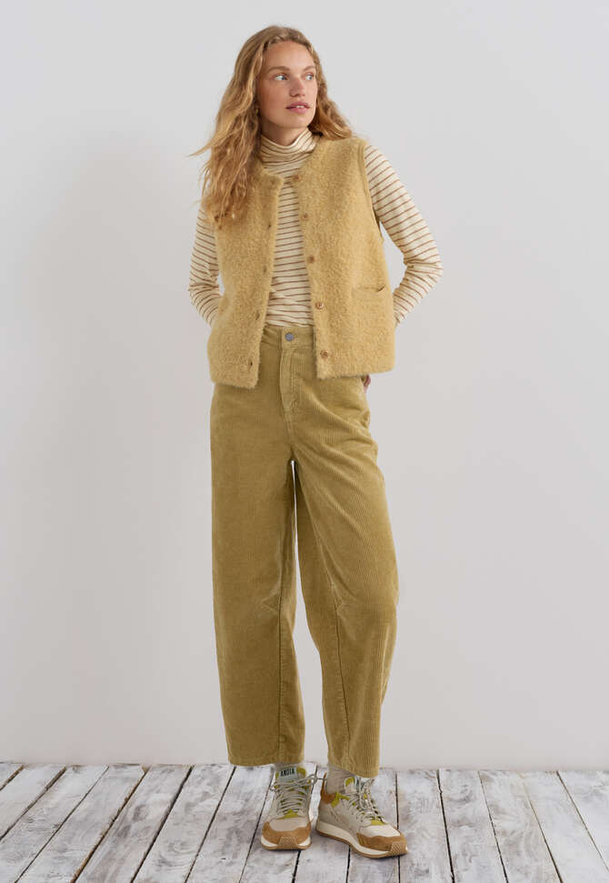 Boucl&eacute; knitted gilet, Sand yellow, completeTheLook