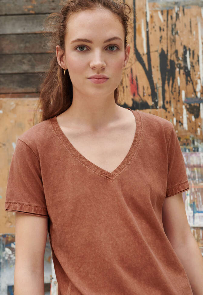 V-neck T-shirt, Terracotta, completeTheLook