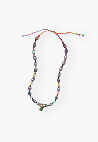 Beaded bracelet, Black mother of pearl, webstill