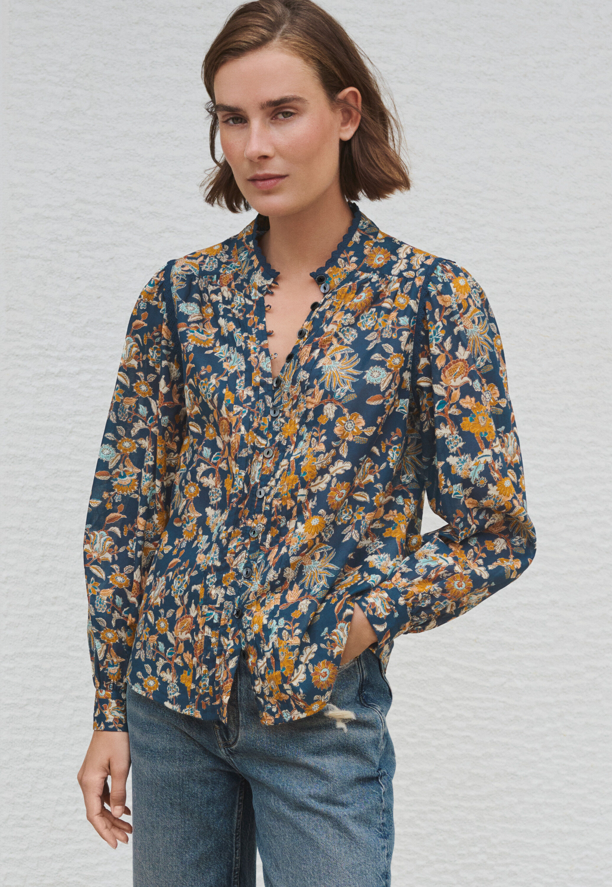 Printed pleat-detail blouse