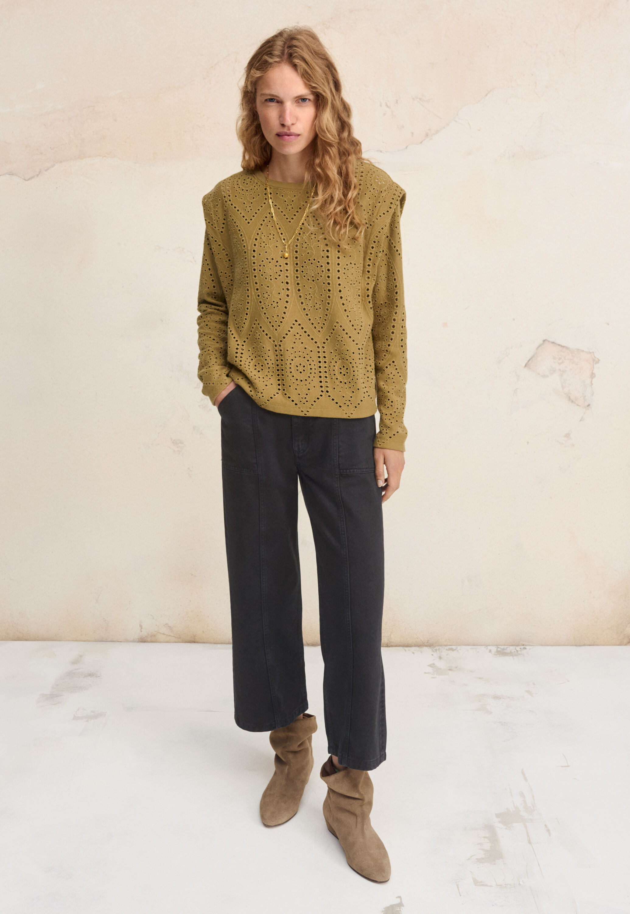 Broderie top