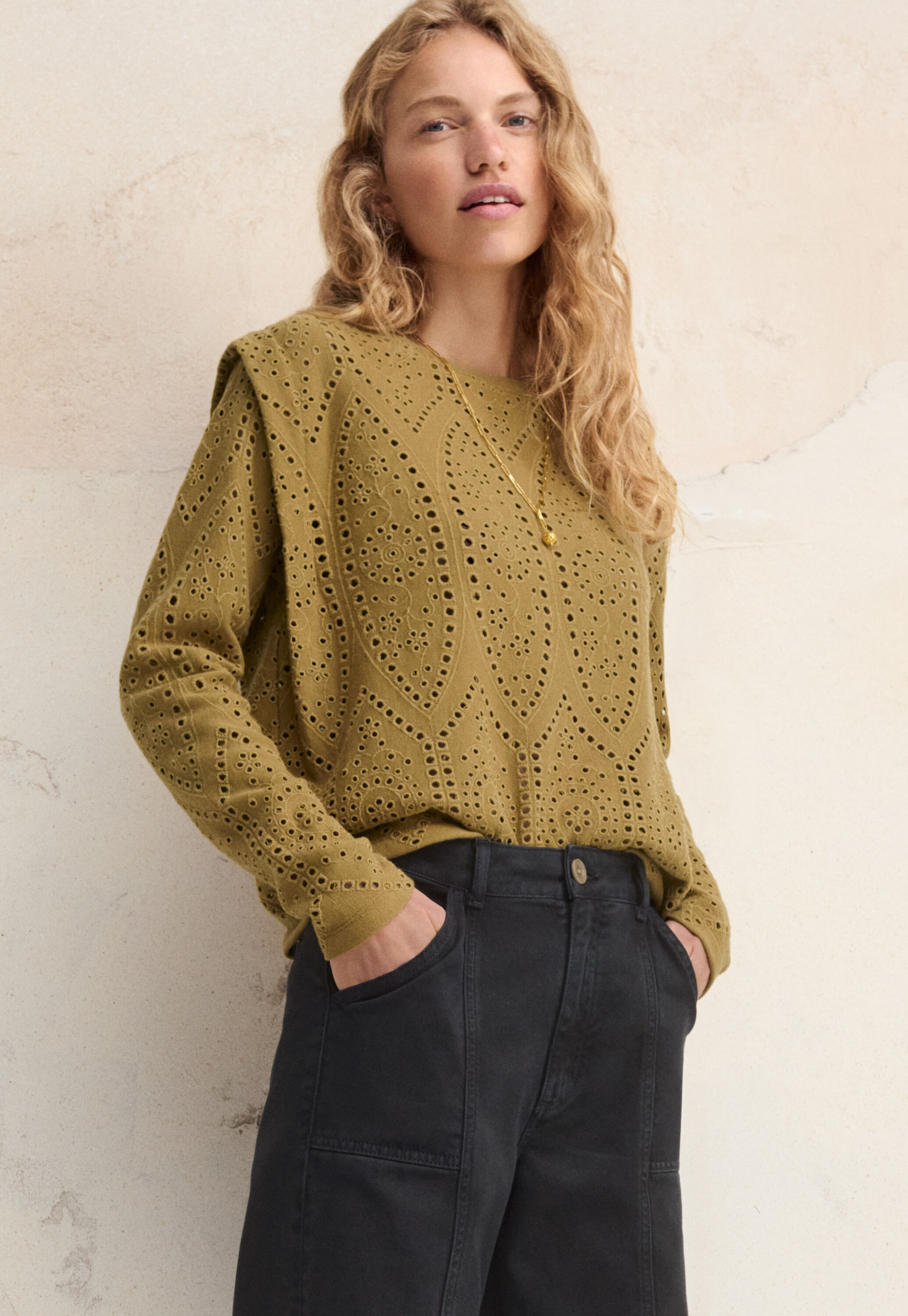 Broderie top