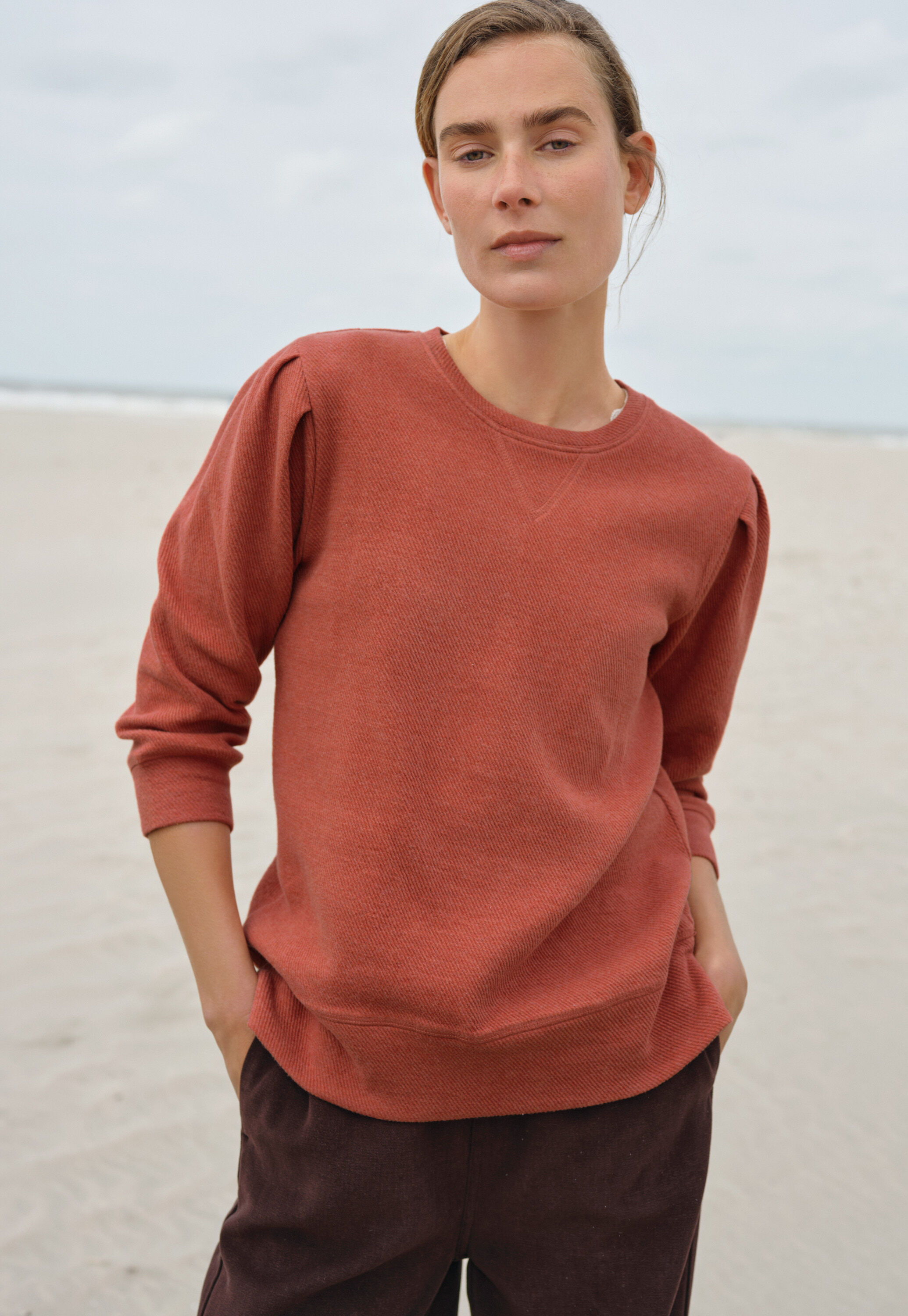 Pleat-sleeve sweatshirt