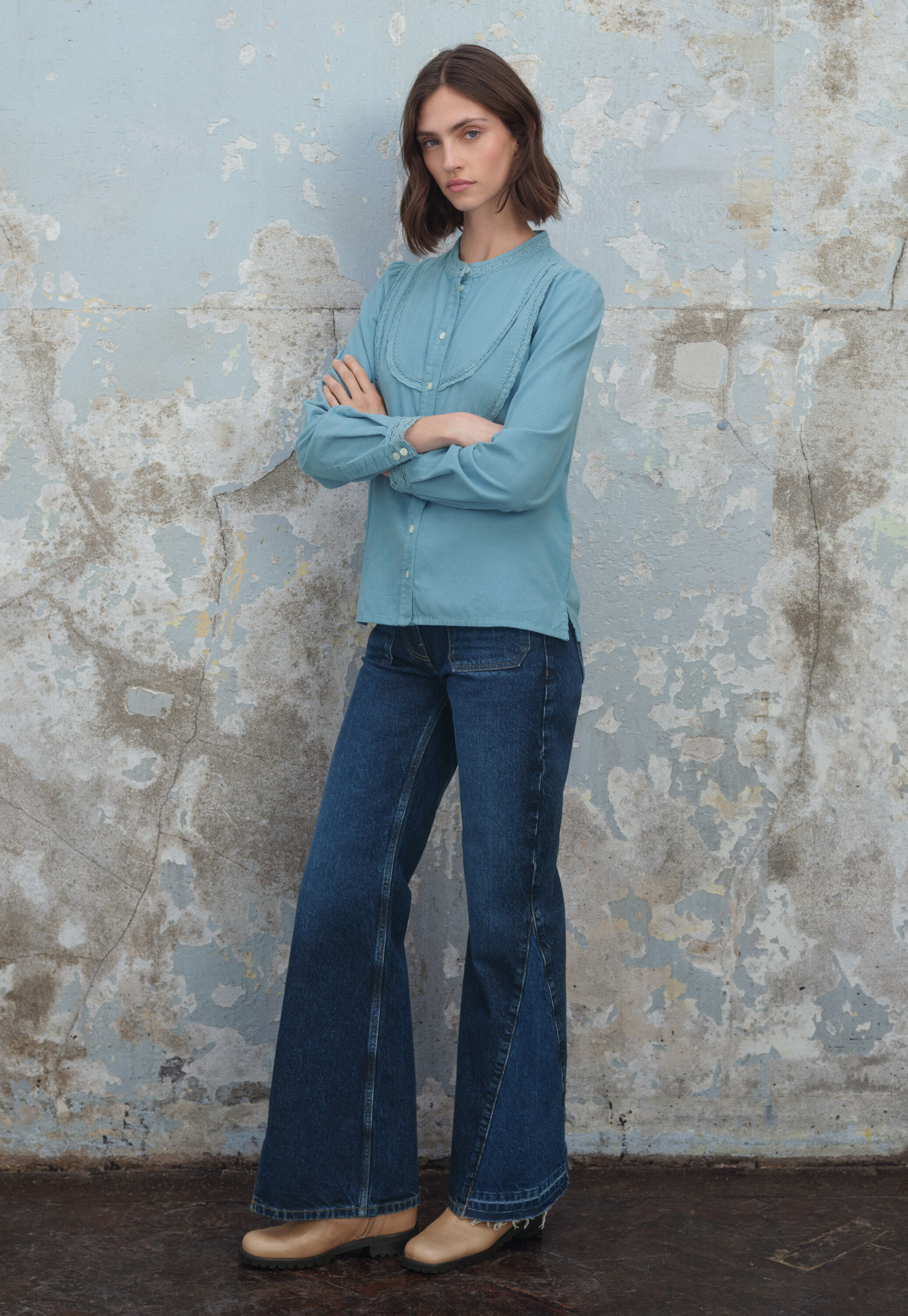 Mixed-wash flared jeans