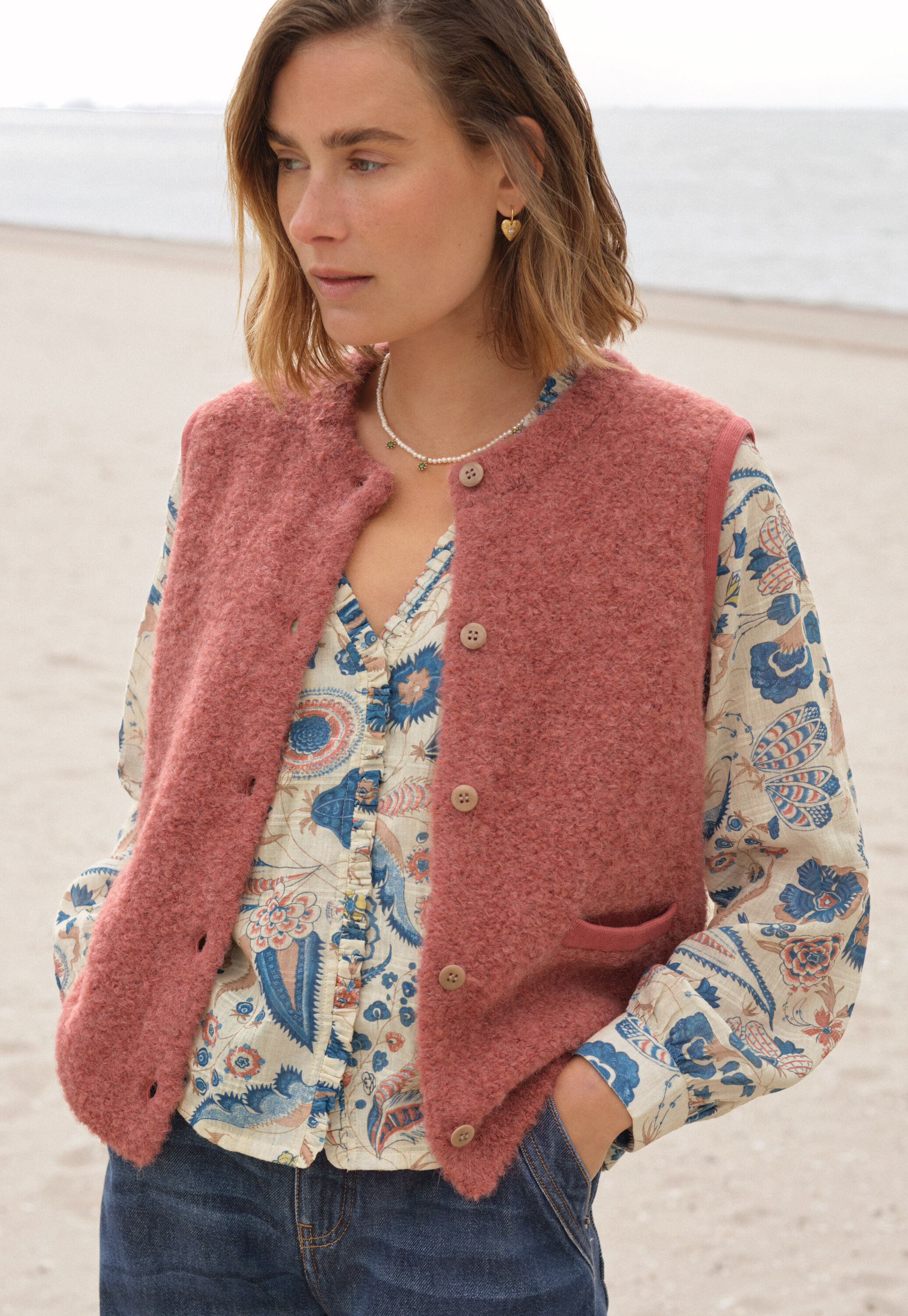 Boucl&eacute; knitted gilet