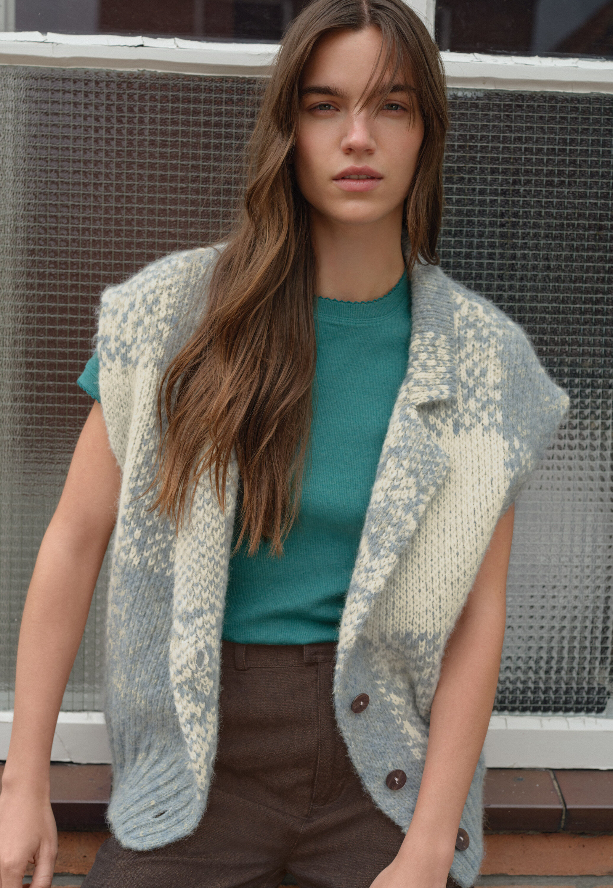 Sleeveless checked jacket