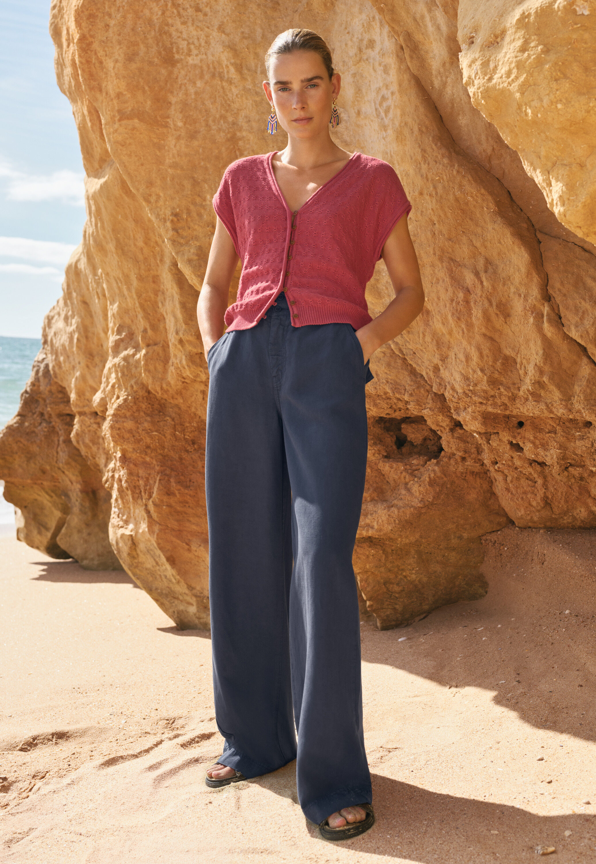 Sleeveless tuck-stitch cardigan