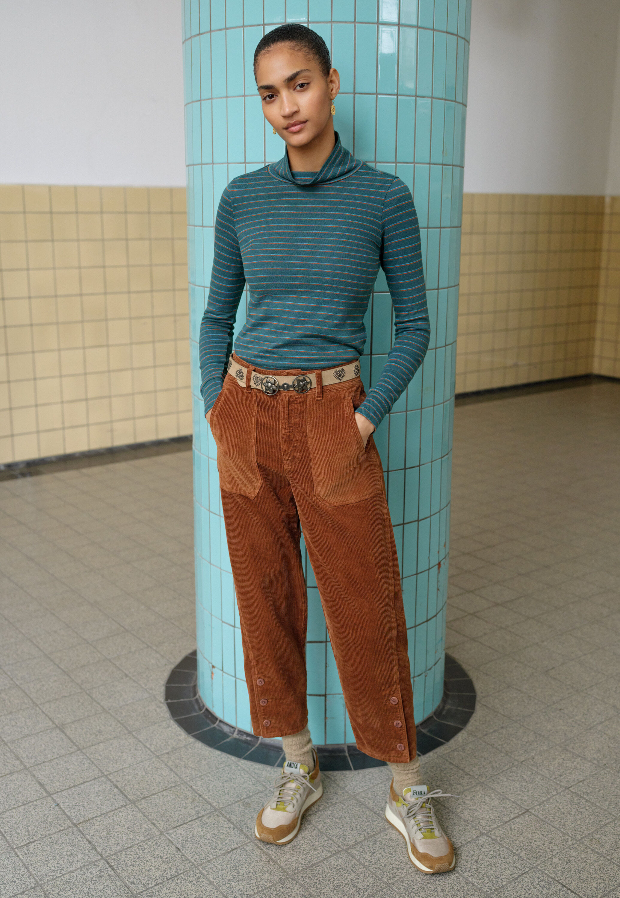 Relaxed carrot-fit cords