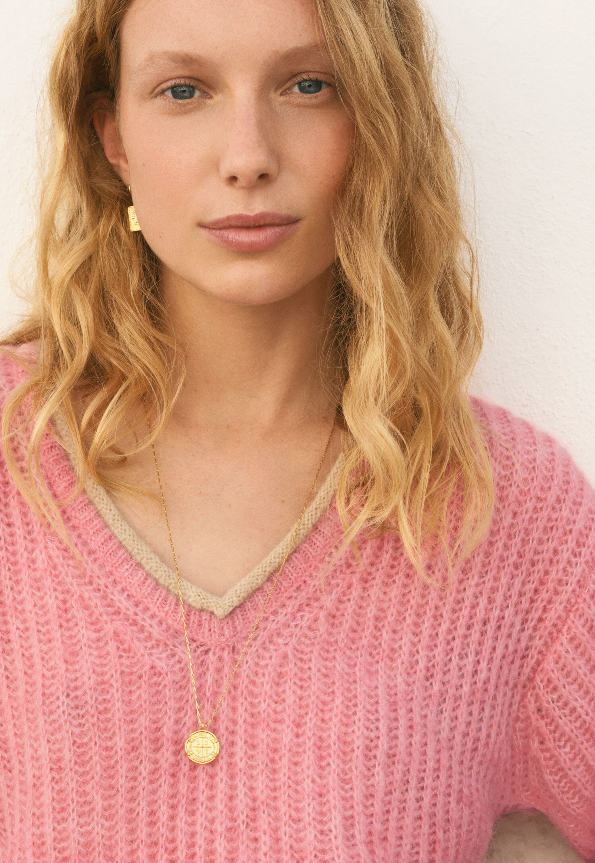 Ribbed v-neck sweater