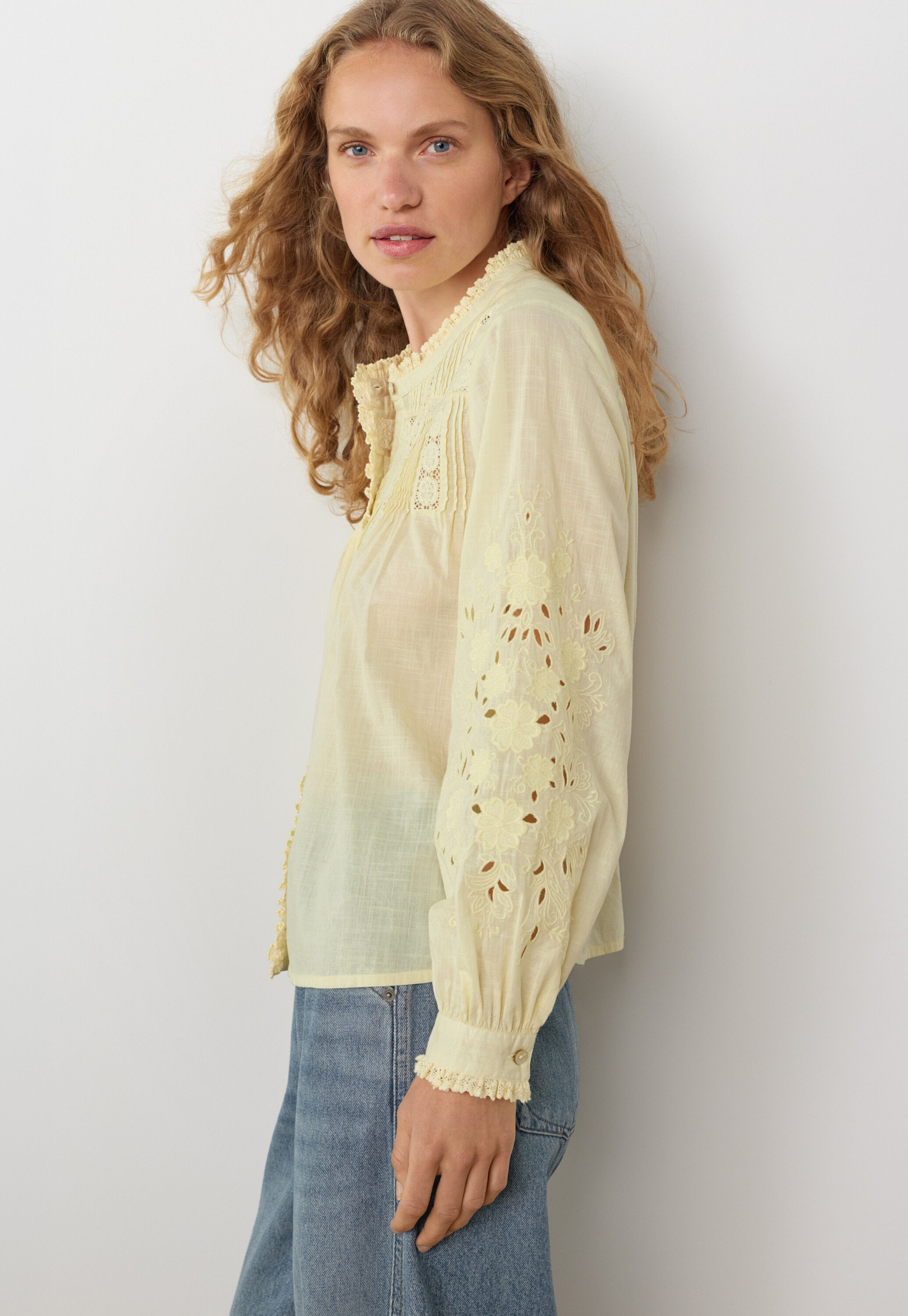 Boucl&eacute; knitted gilet