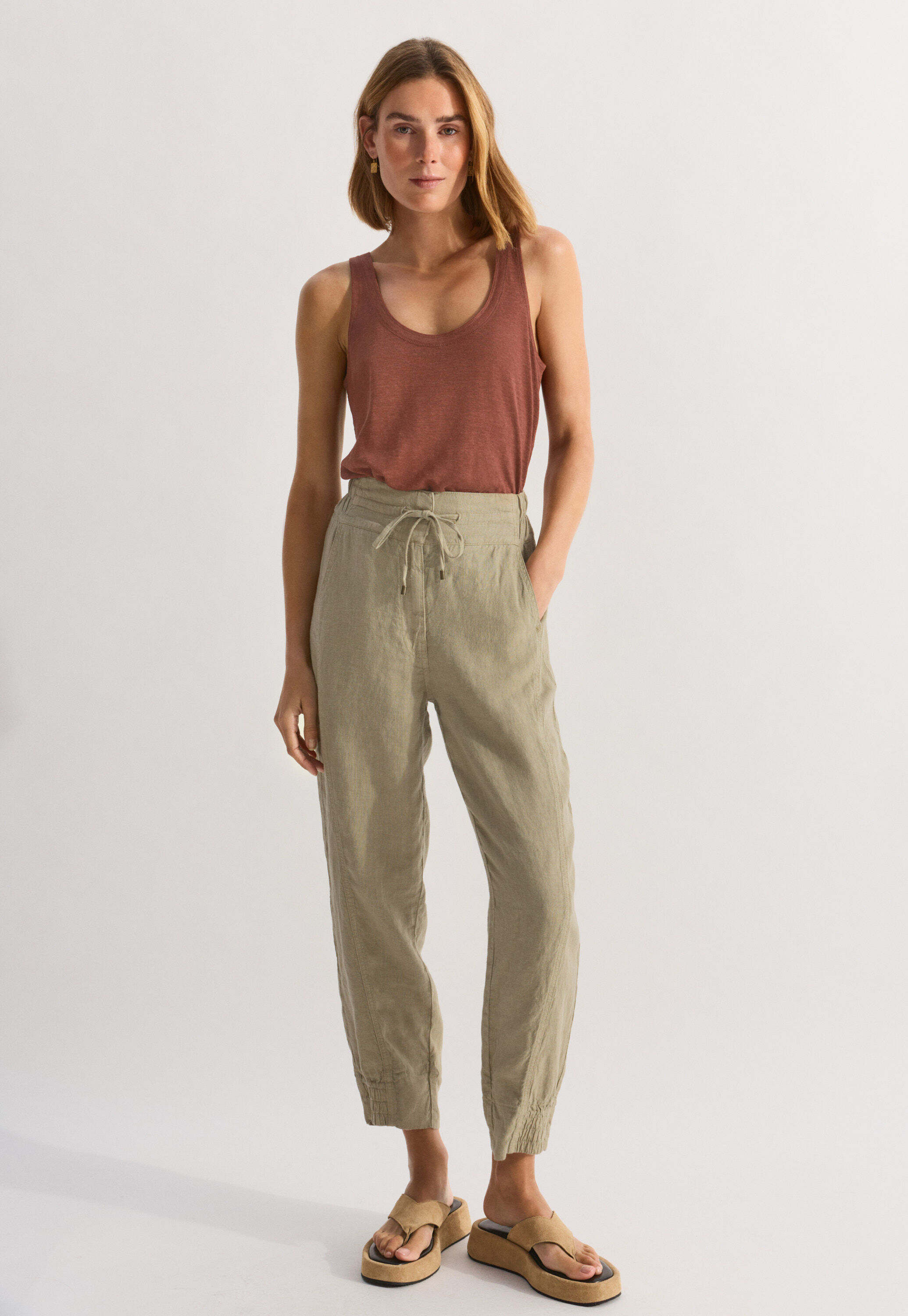 Scoop-neck vest