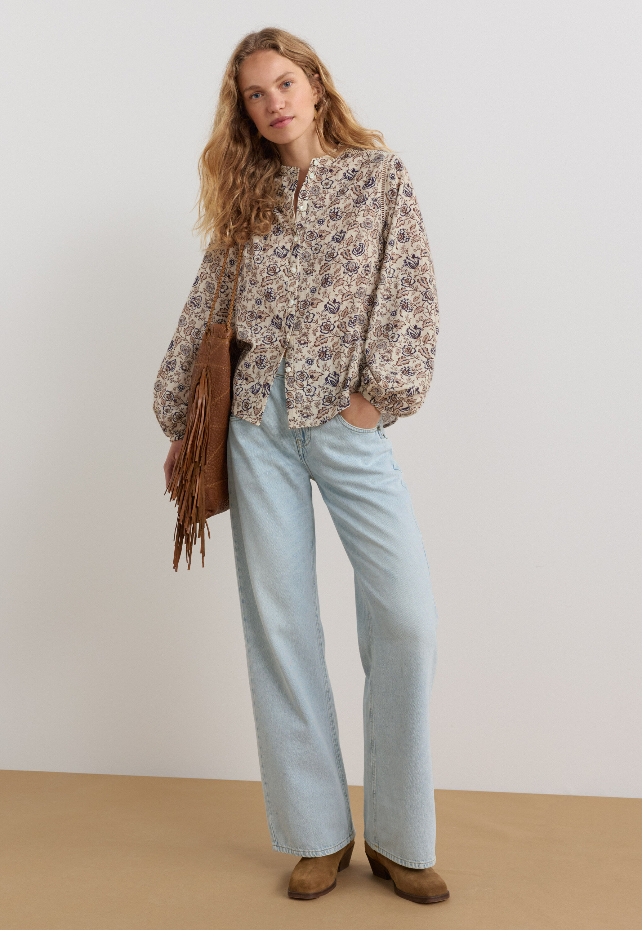 Straight-leg jean, Pale wash, large