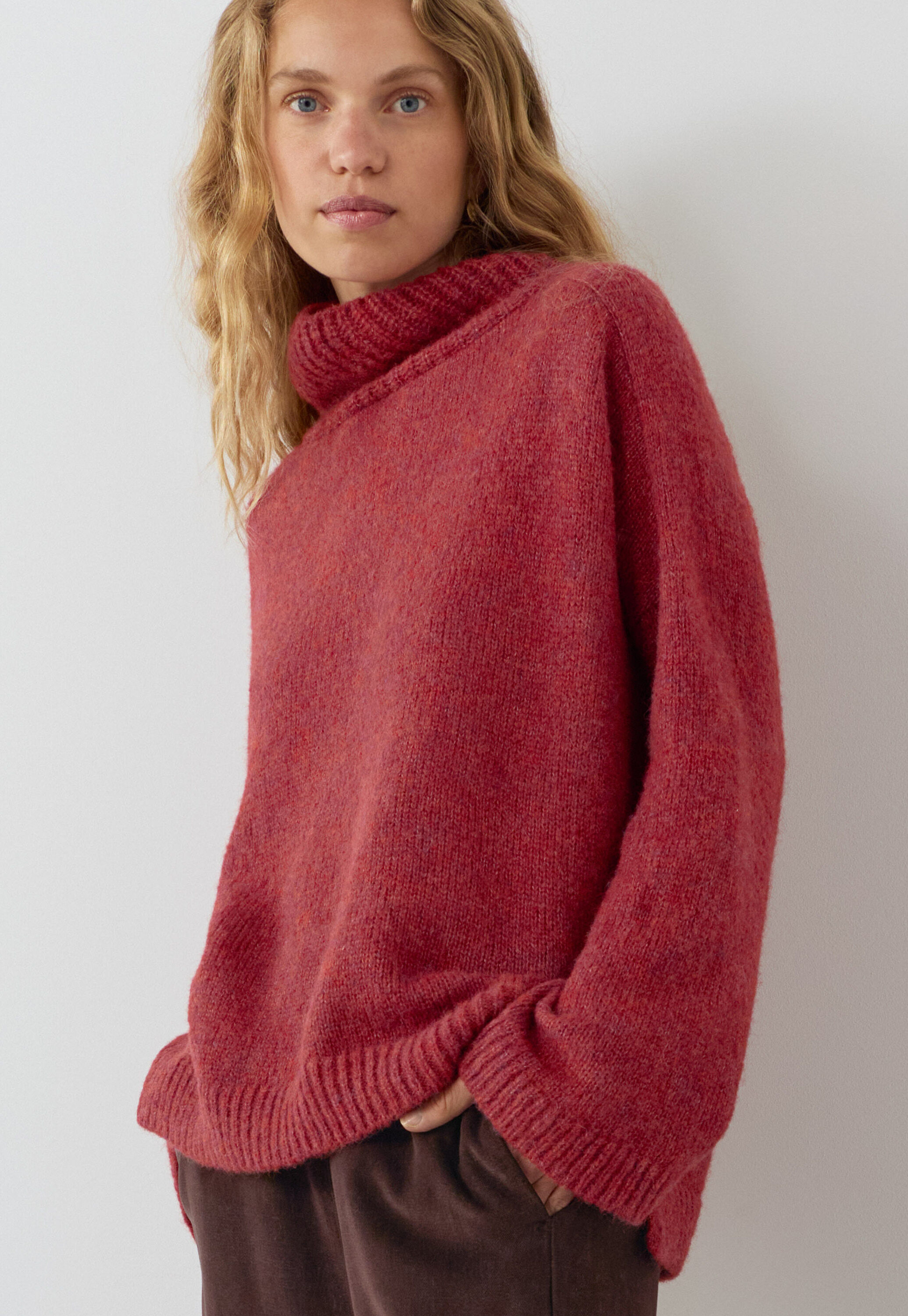 High-neck sweater, Red flame, large