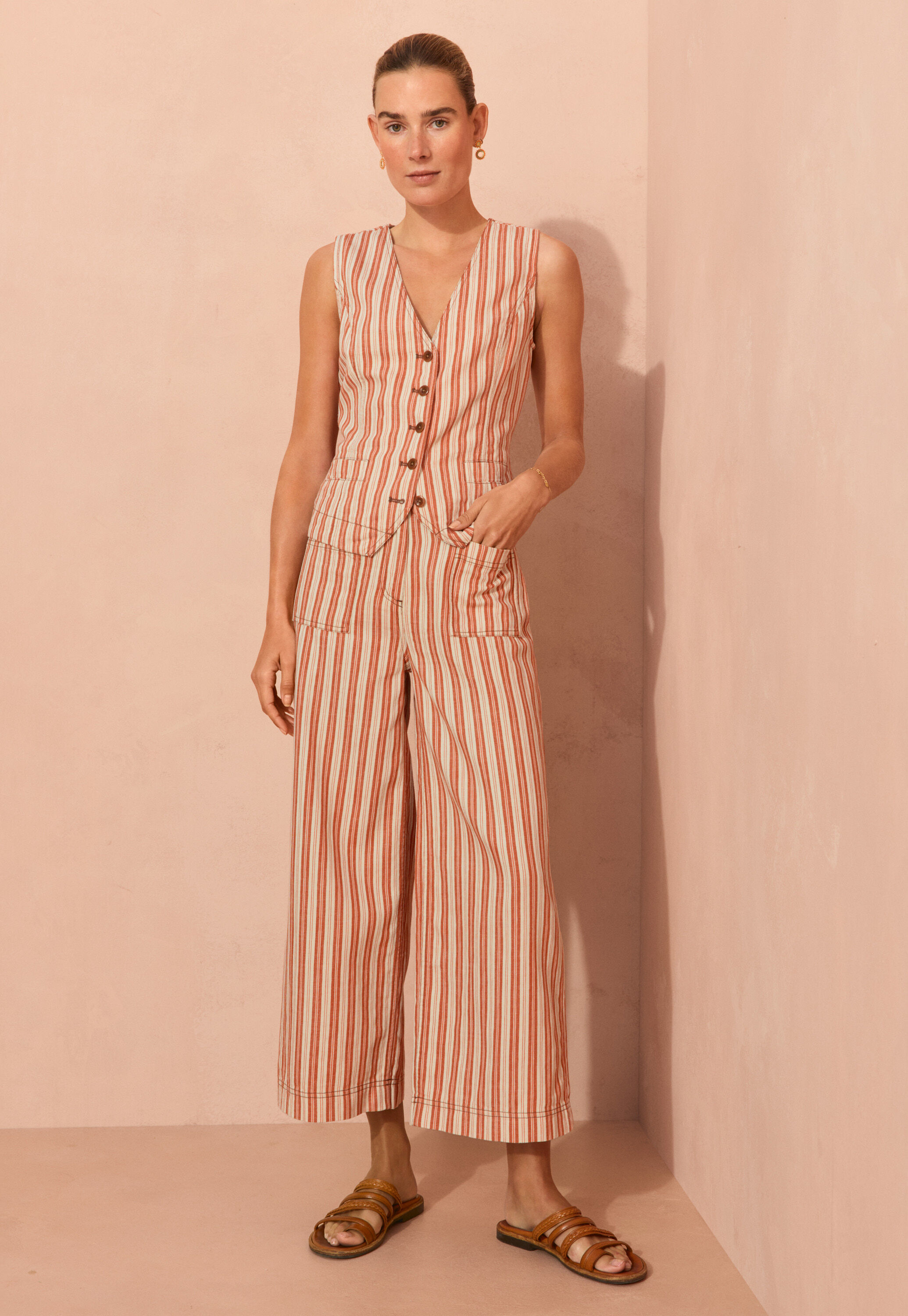 Wide-leg cord trousers