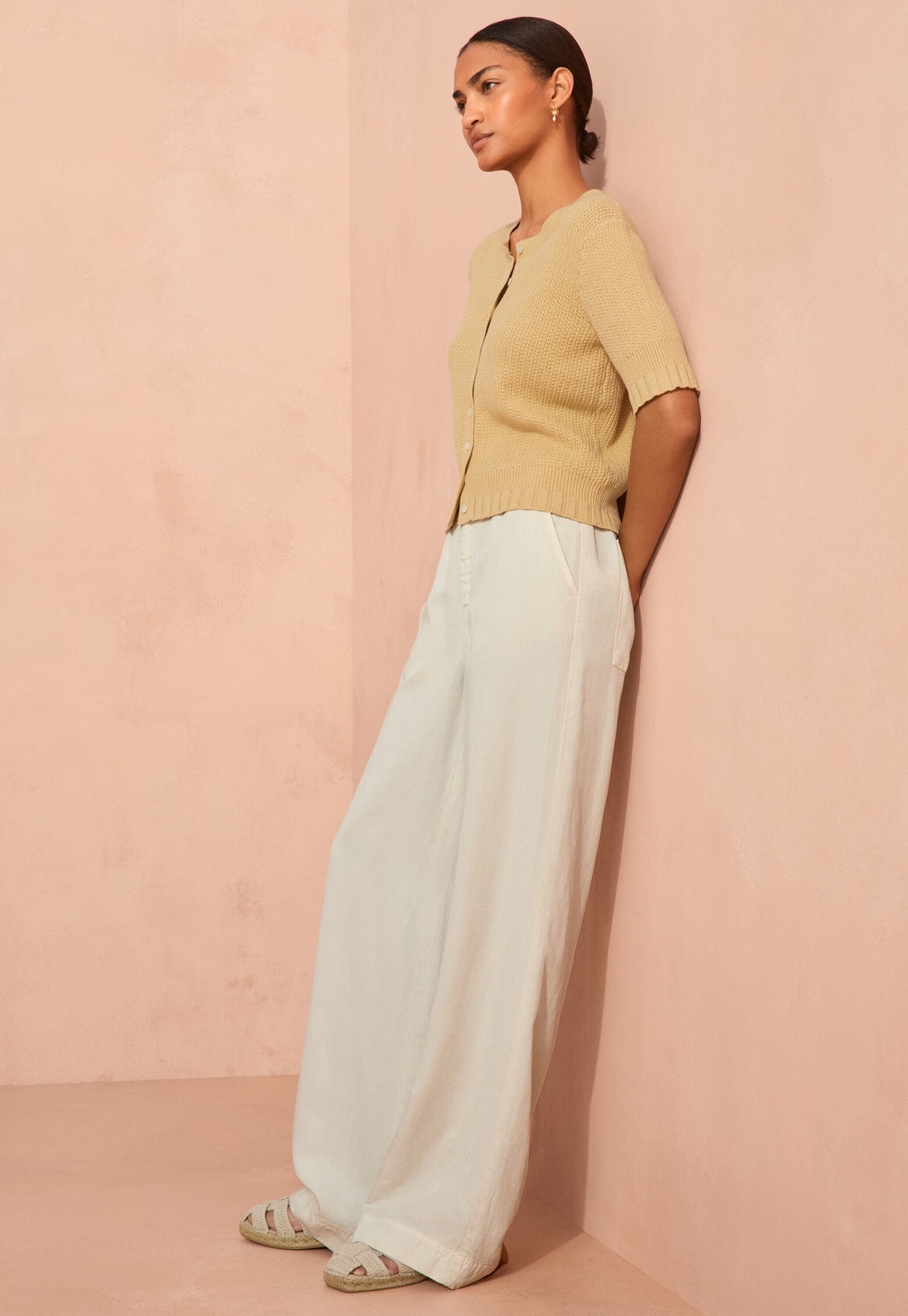 Wide-leg trousers