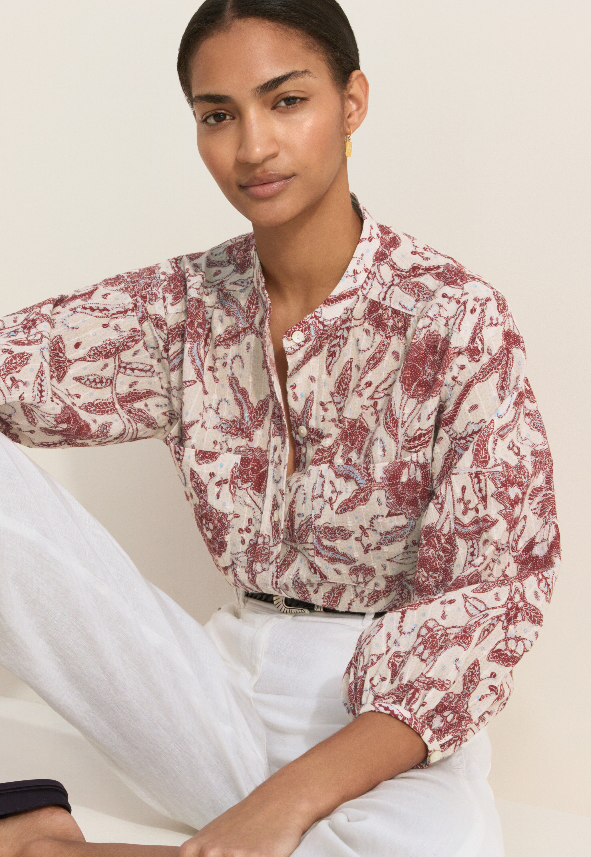 Collarless printed blouse