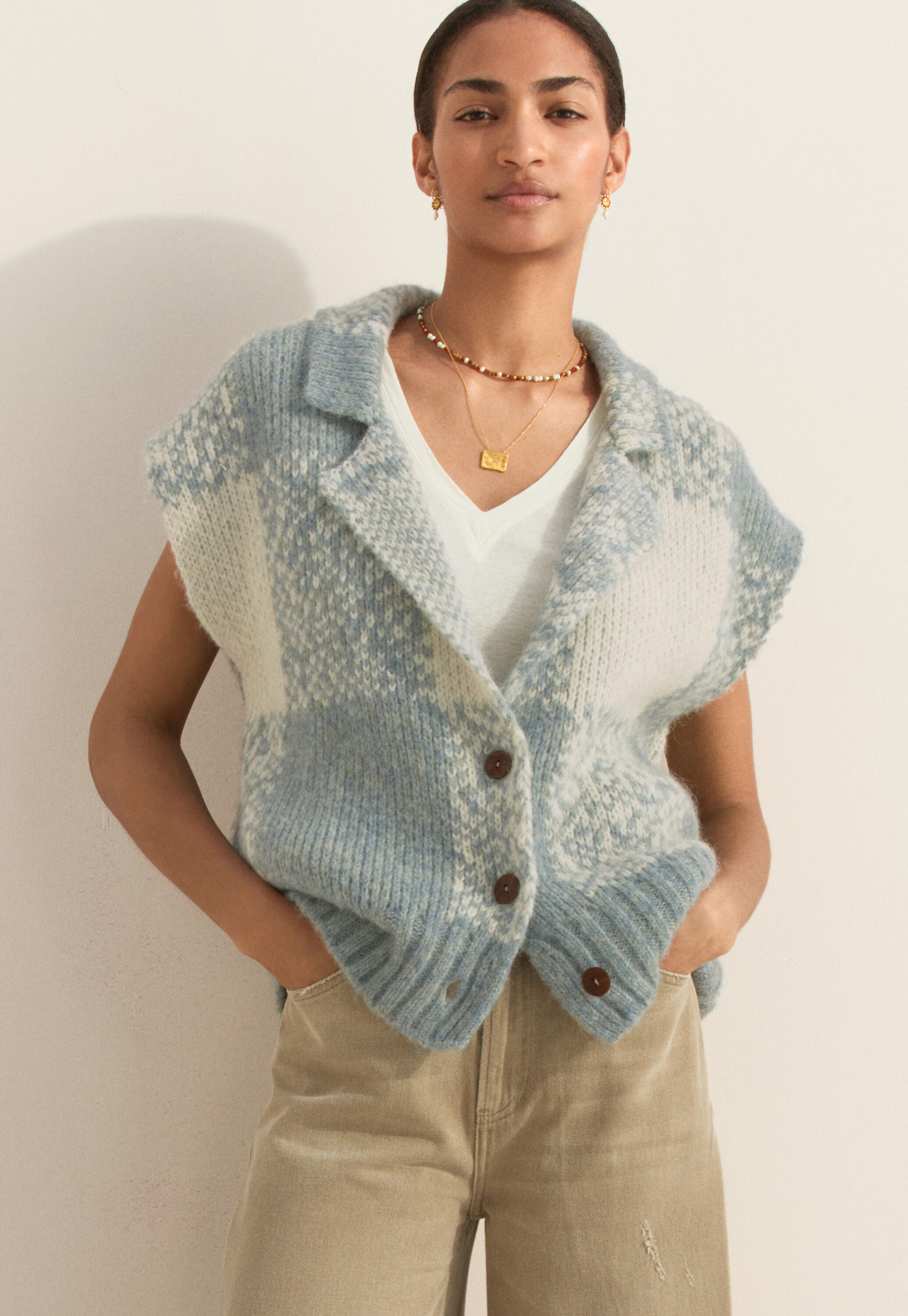 Sleeveless checked jacket