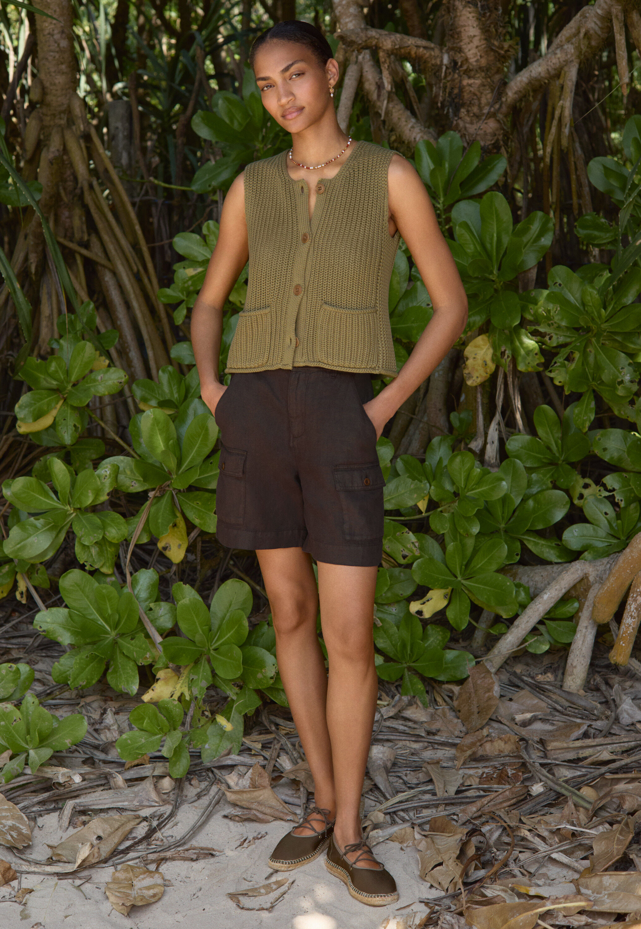 Sleeveless cardigan