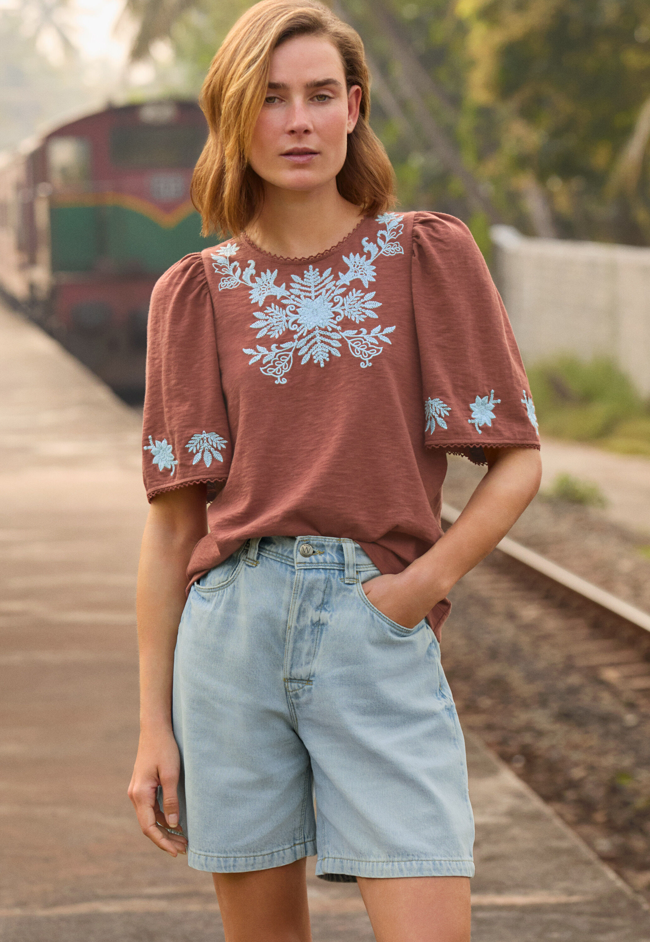 Denim shorts, Pale wash, large