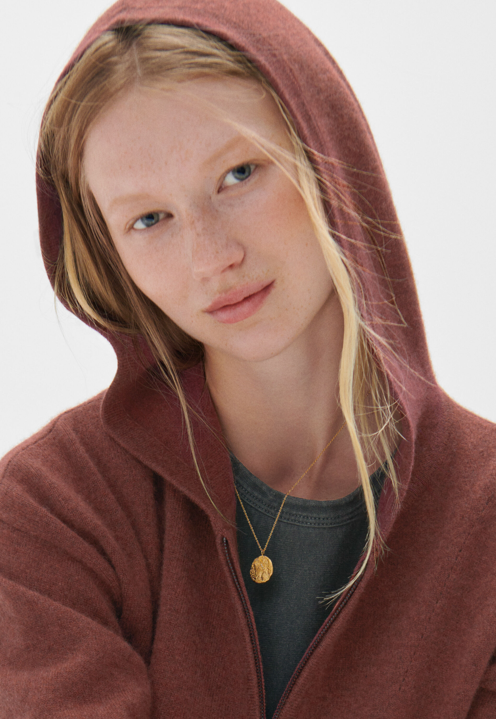 Small gold-pendant necklace