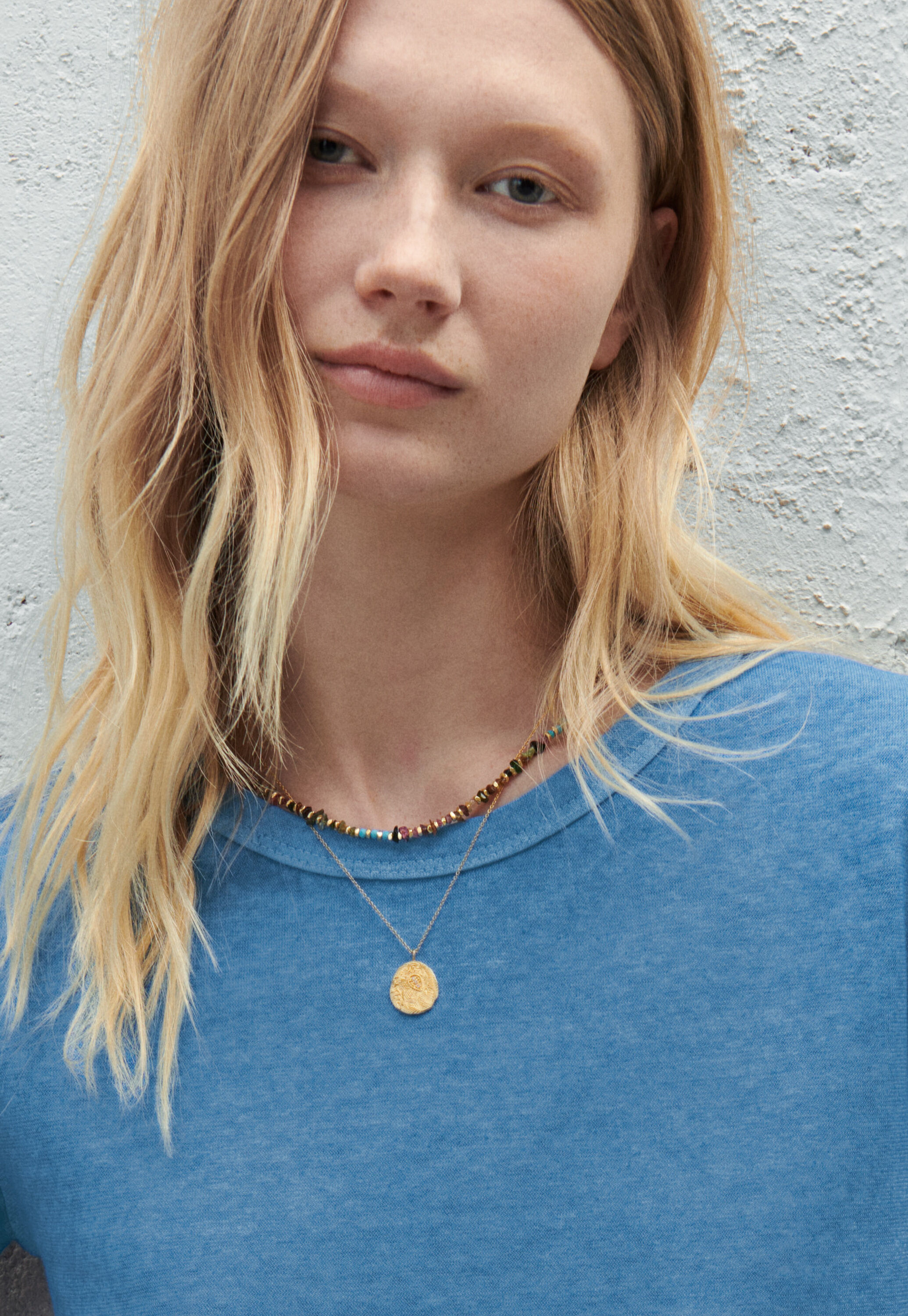 Small gold-pendant necklace