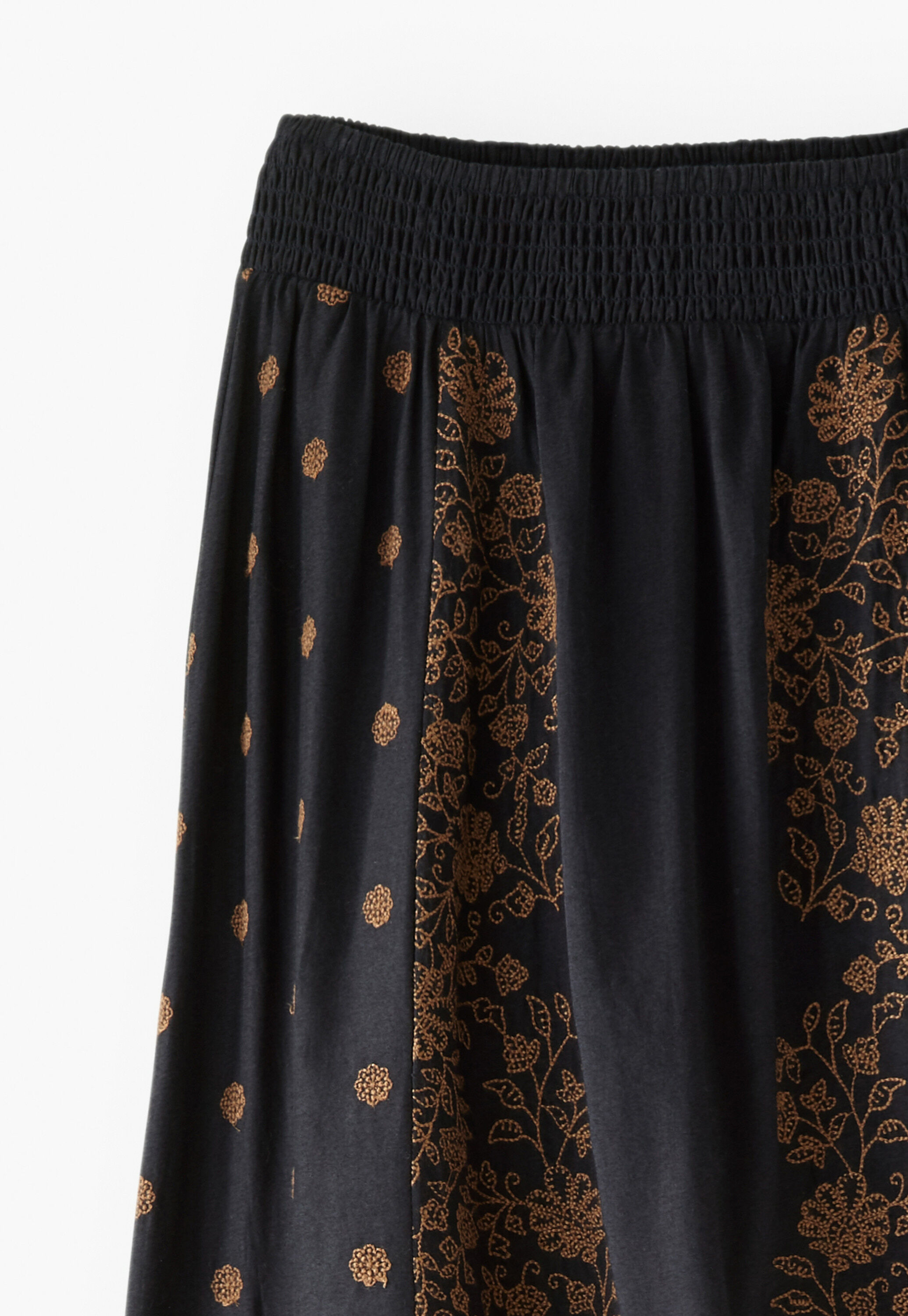 Embroidered skirt