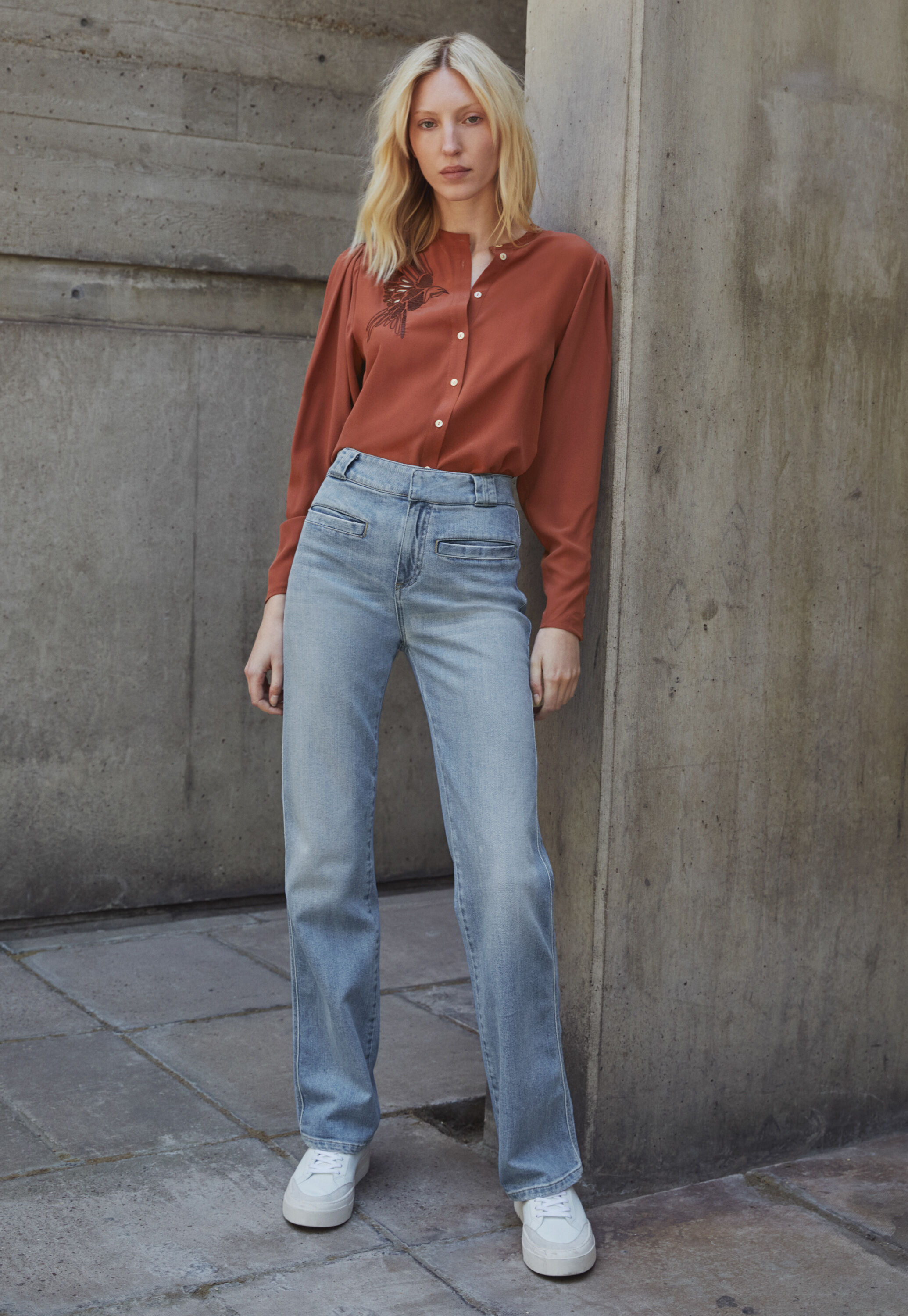 Straight-leg jeans