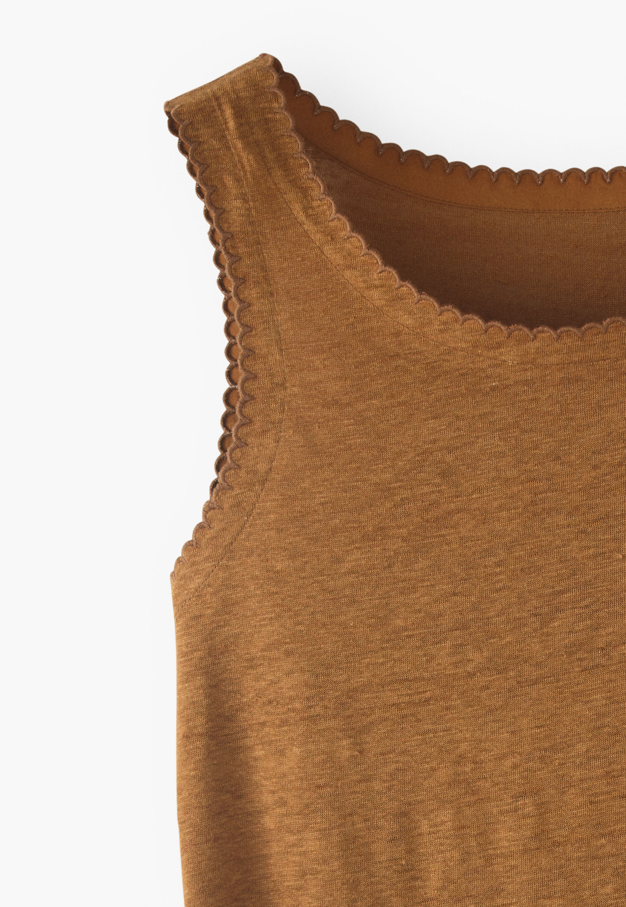 Scallop-edge vest