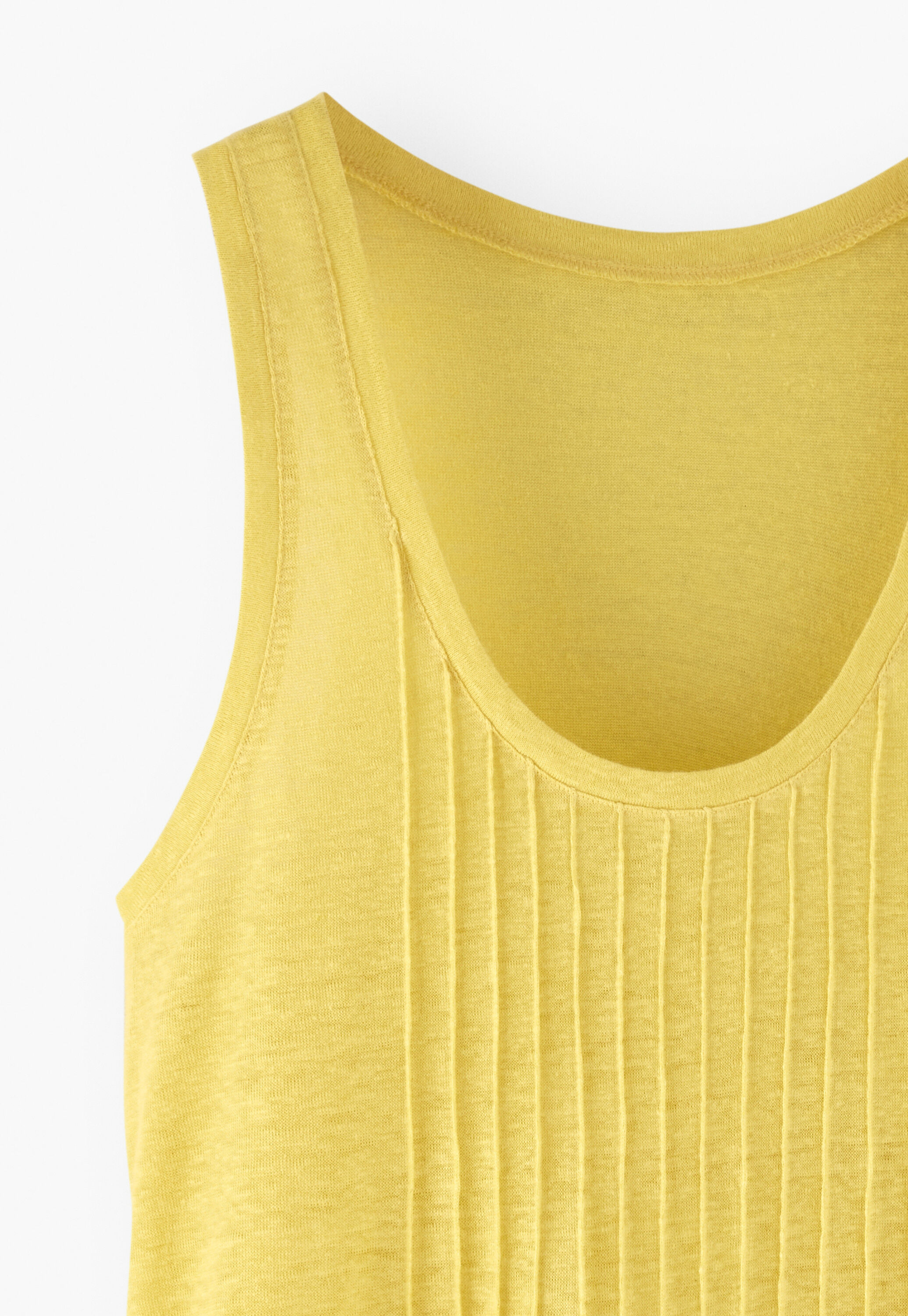 Pintuck vest