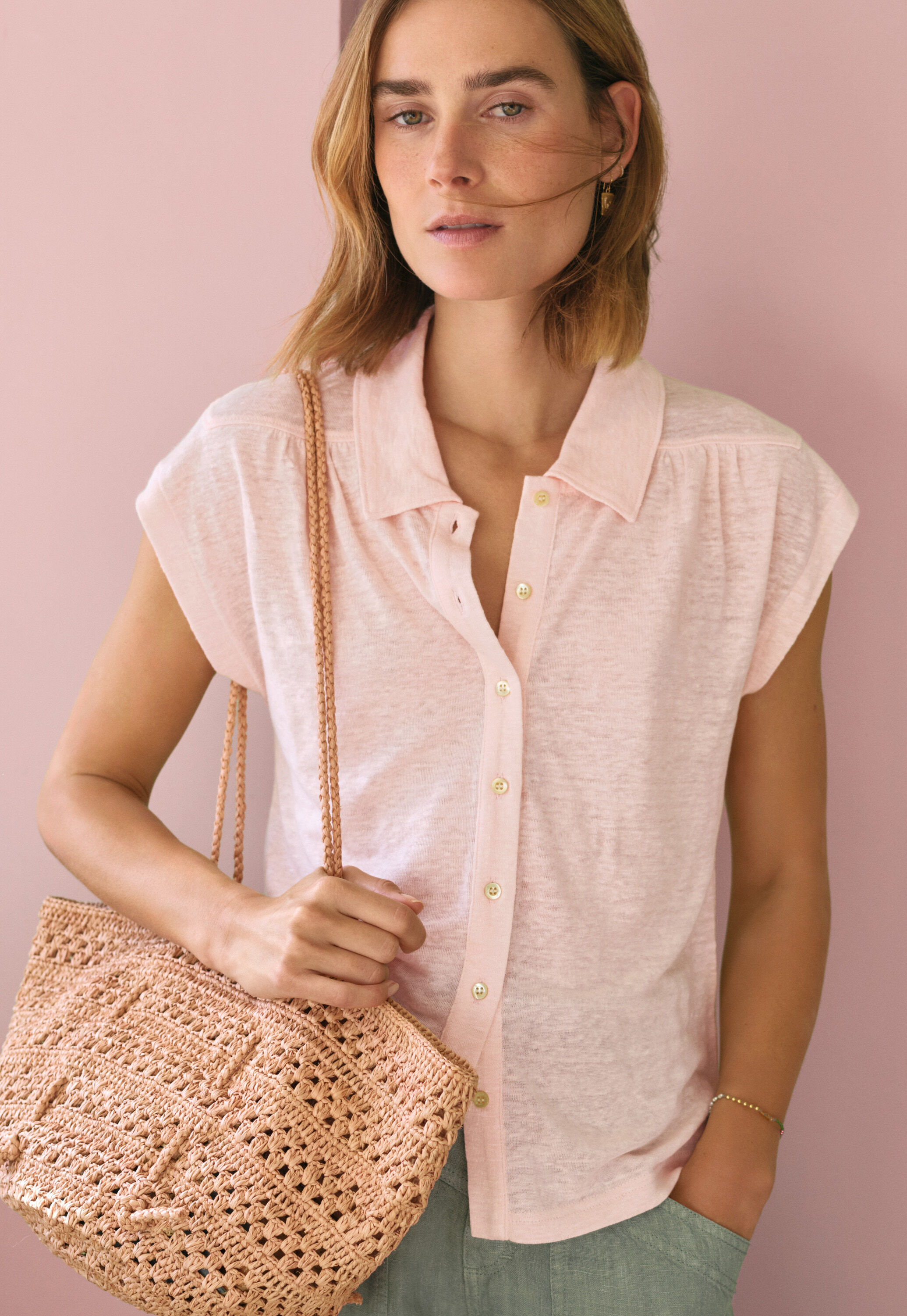 Sleeveless collared top