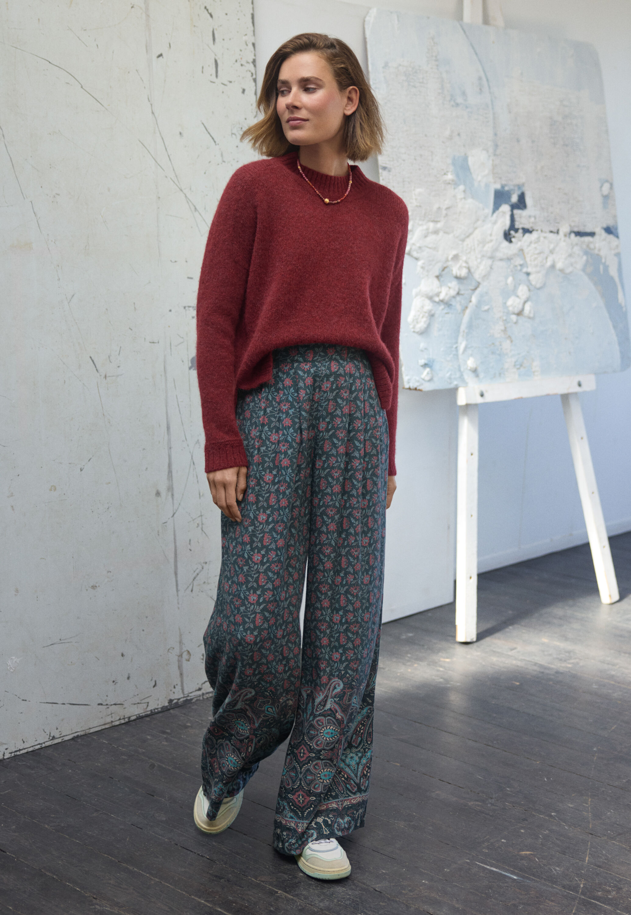 Wide-leg printed trousers