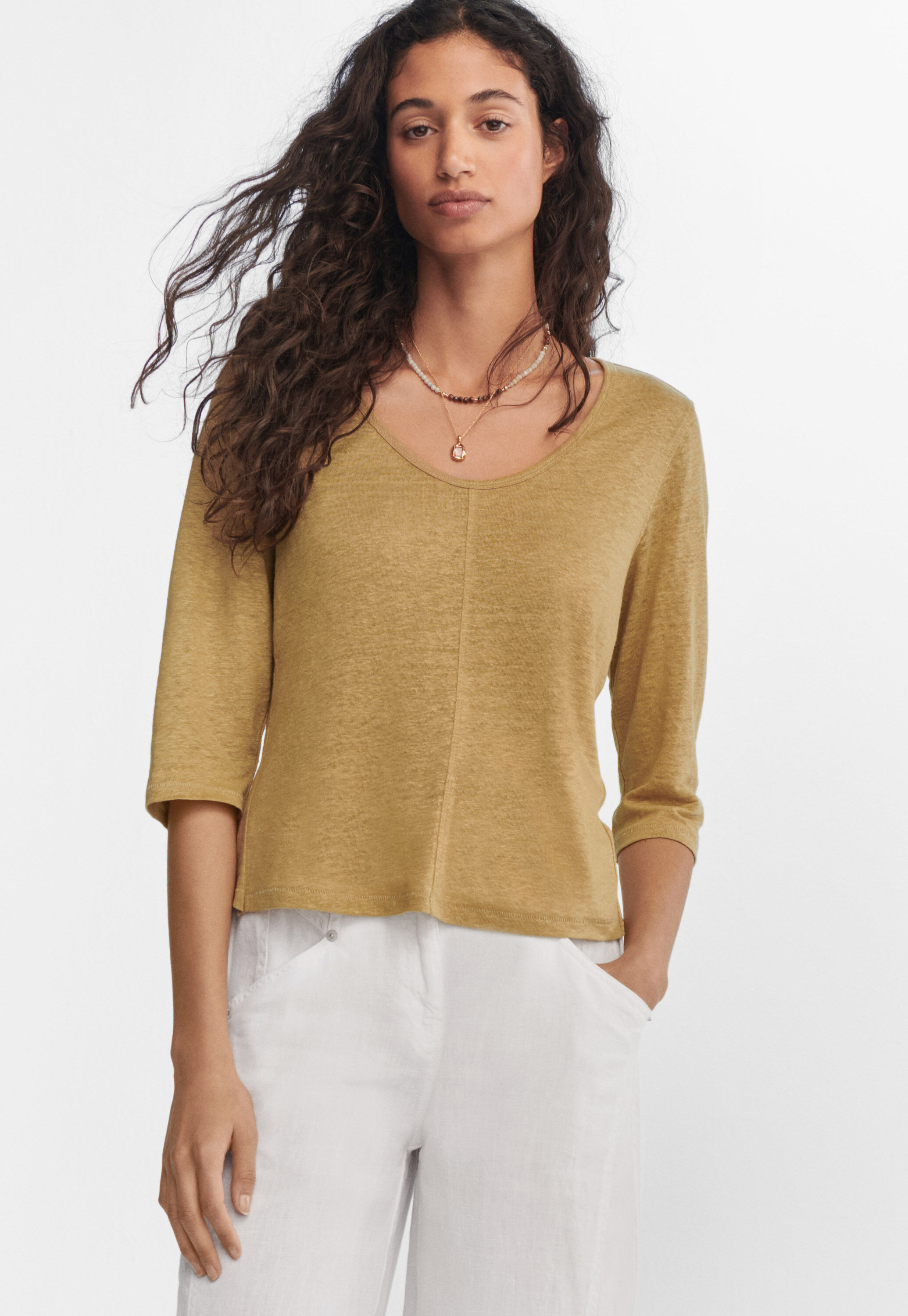 Scoop-neck top