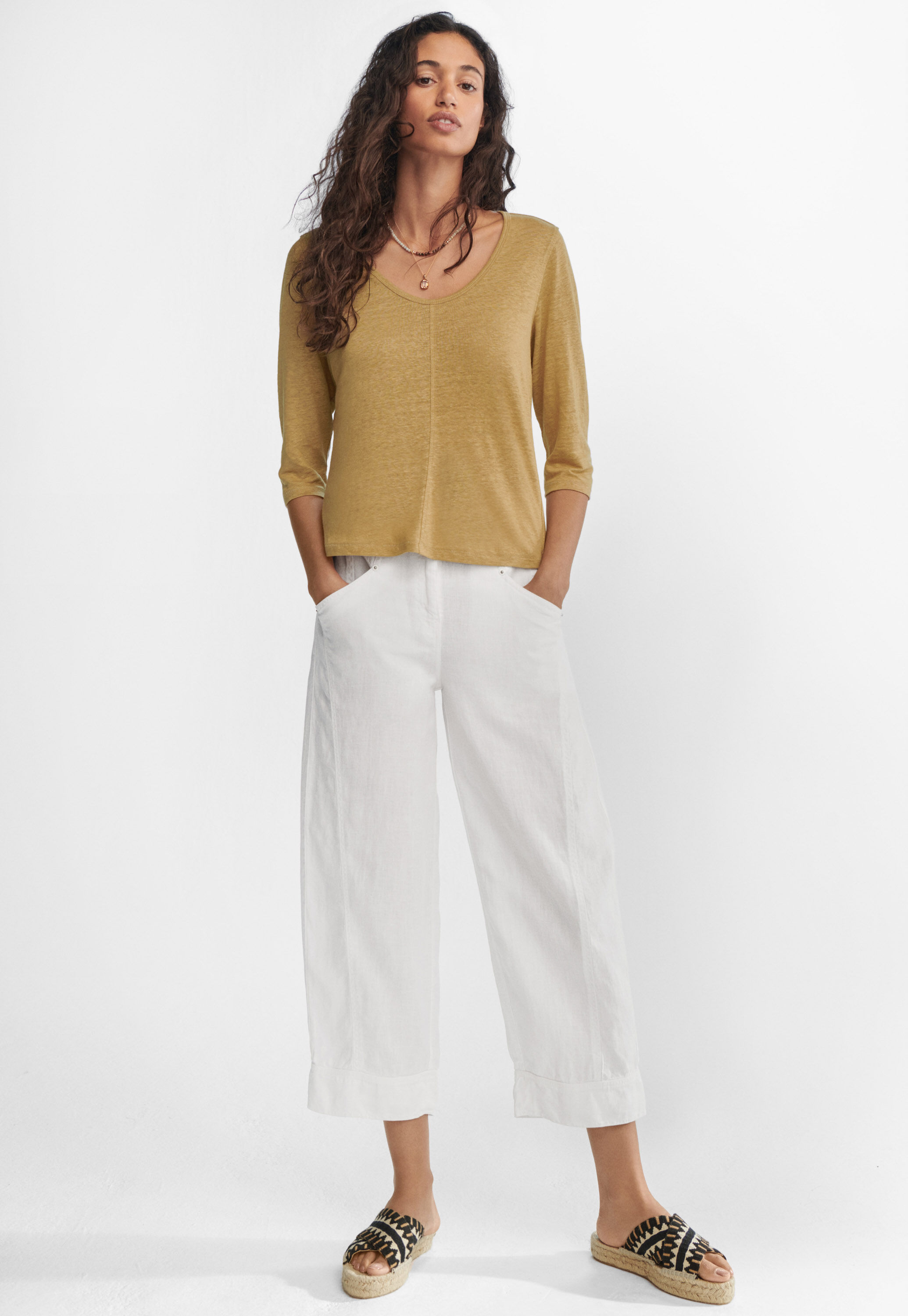 Scoop-neck top