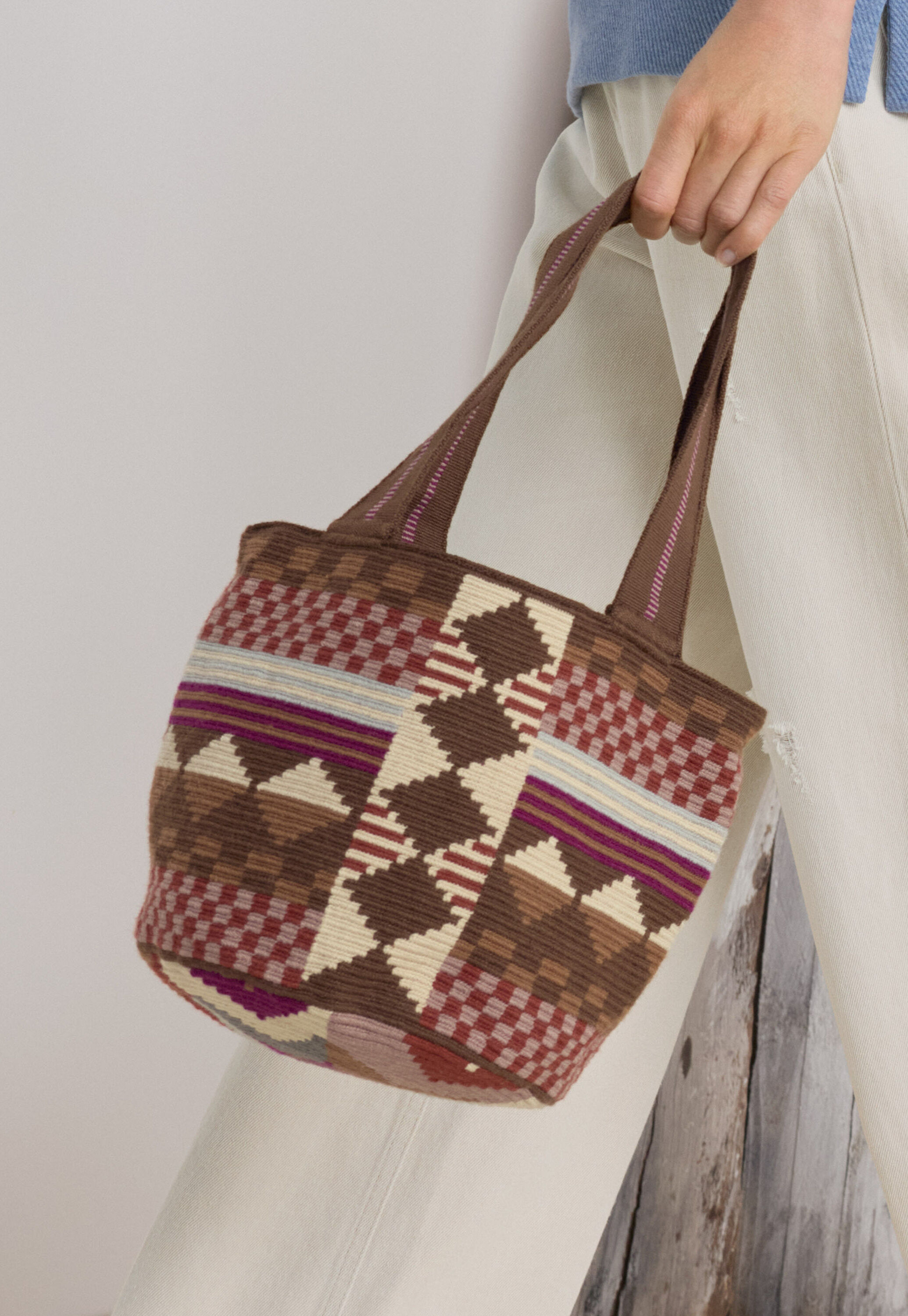 Woven bucket bag
