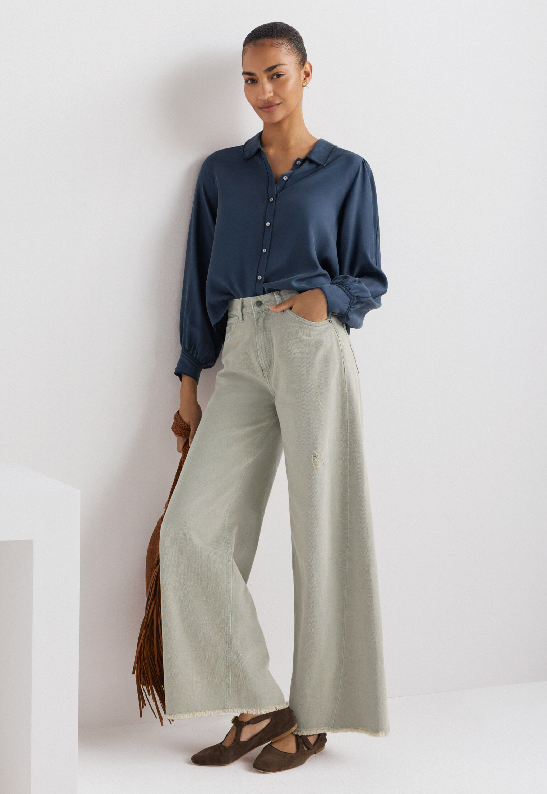 Mid-rise wide-leg jeans