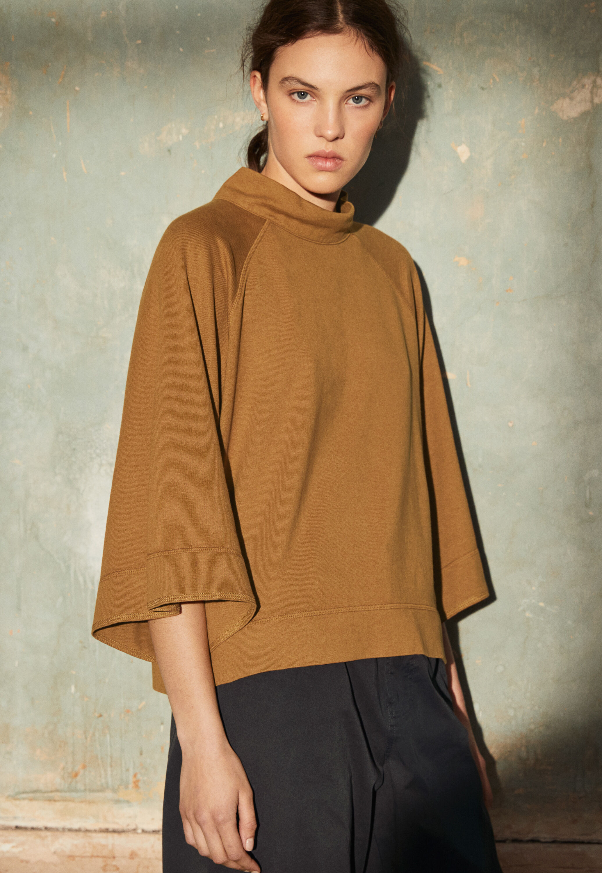 Button-back top
