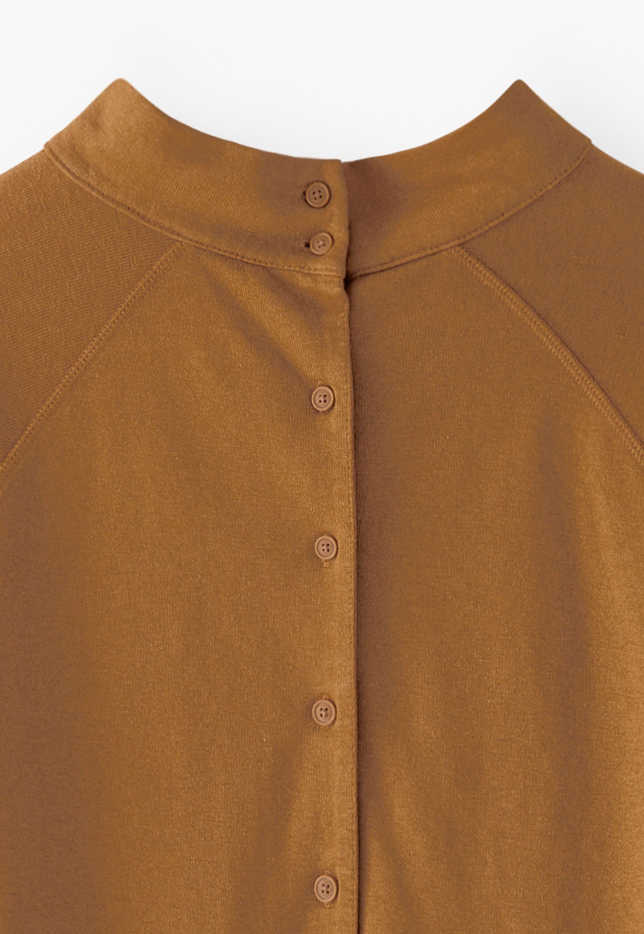 Button-back top