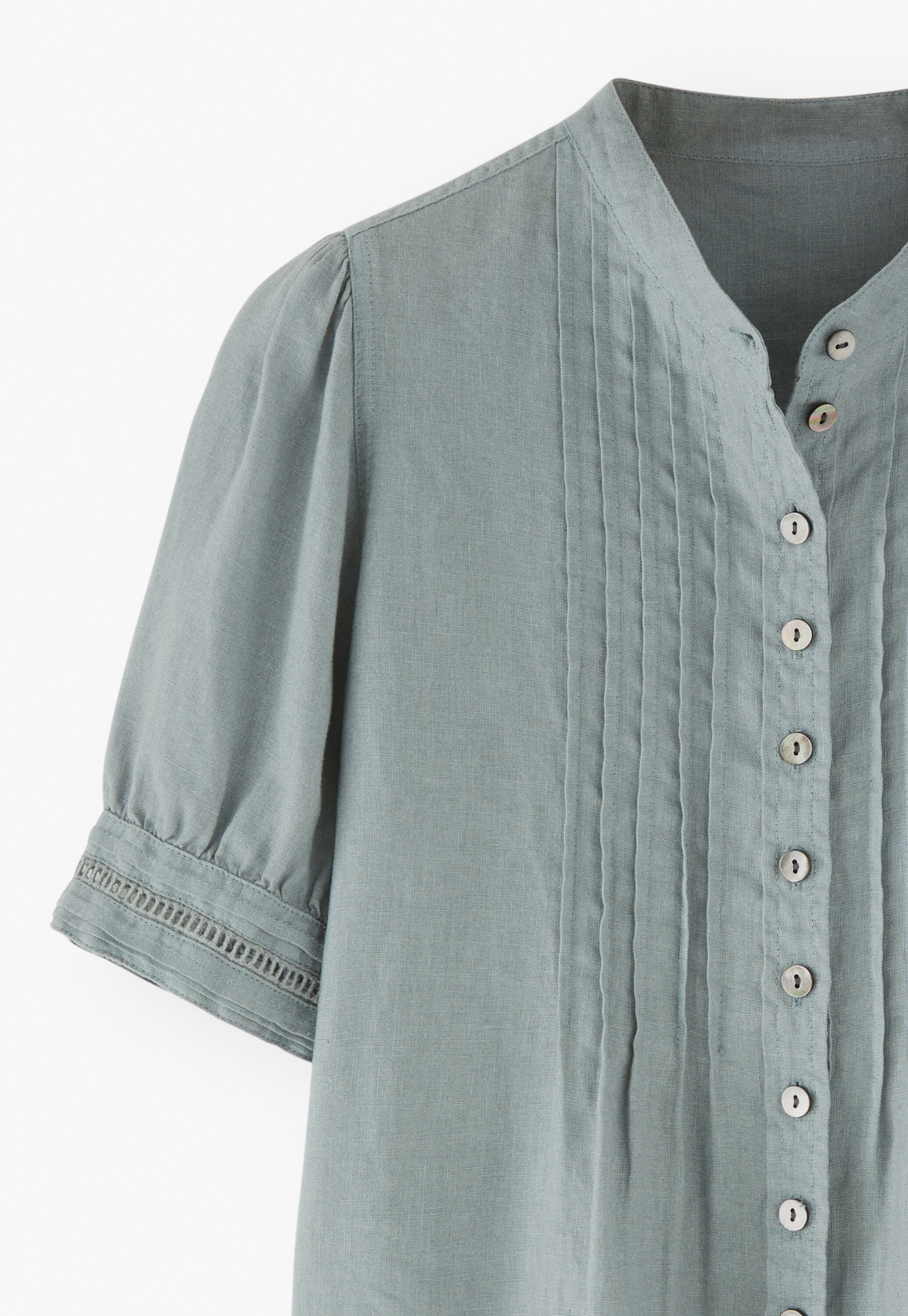 Short-sleeved shirt