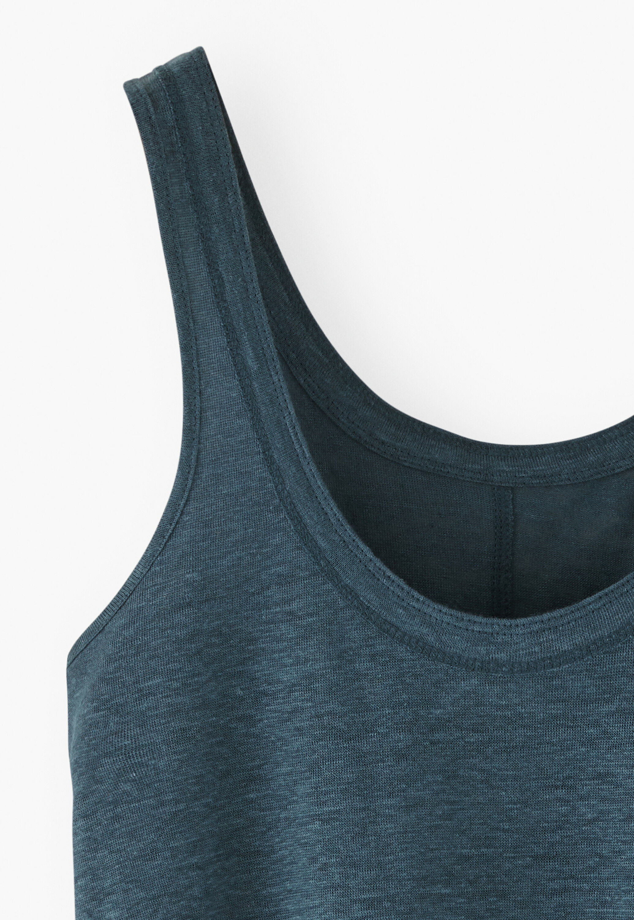 Scoop-neck vest