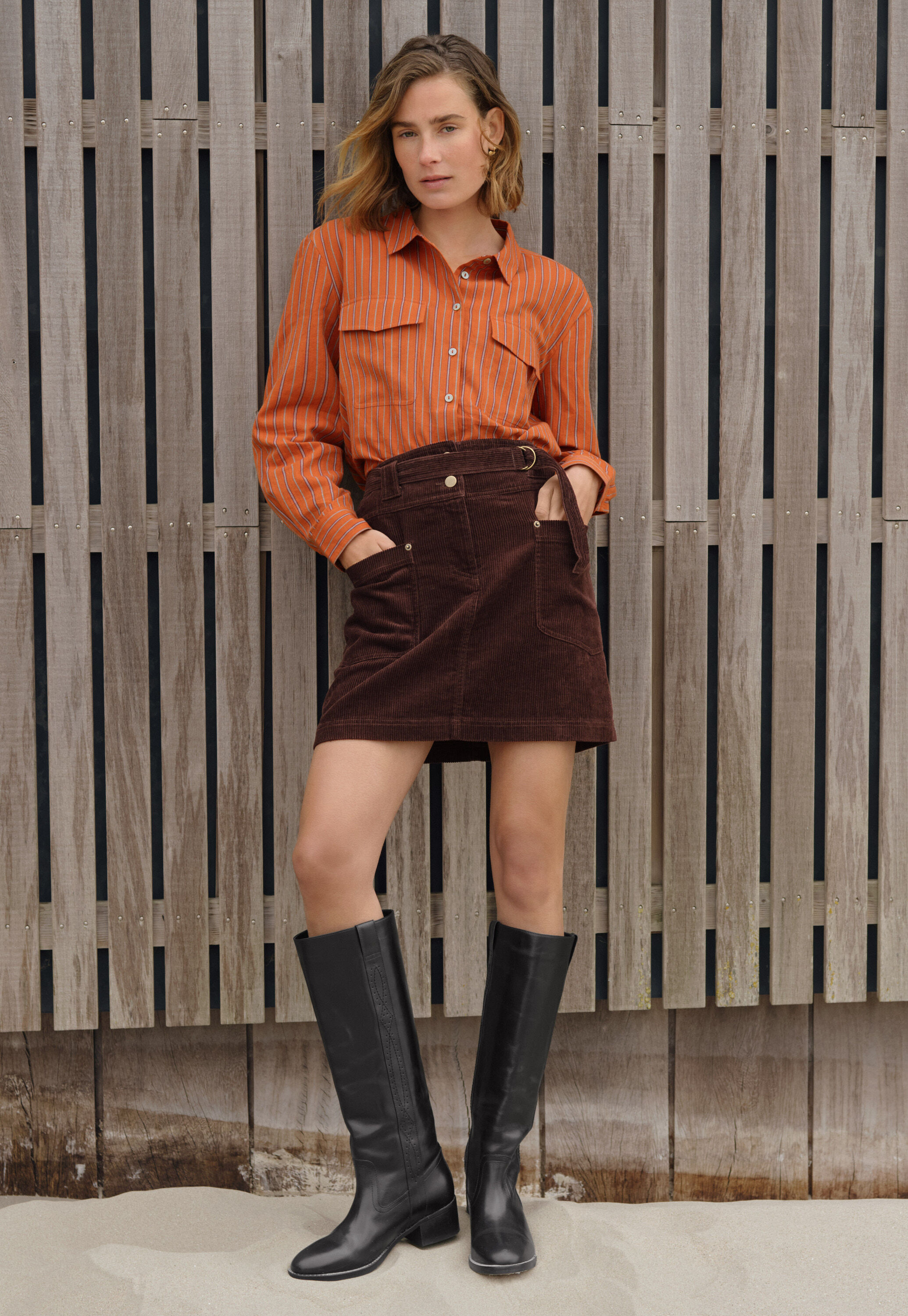 Short cord skirt