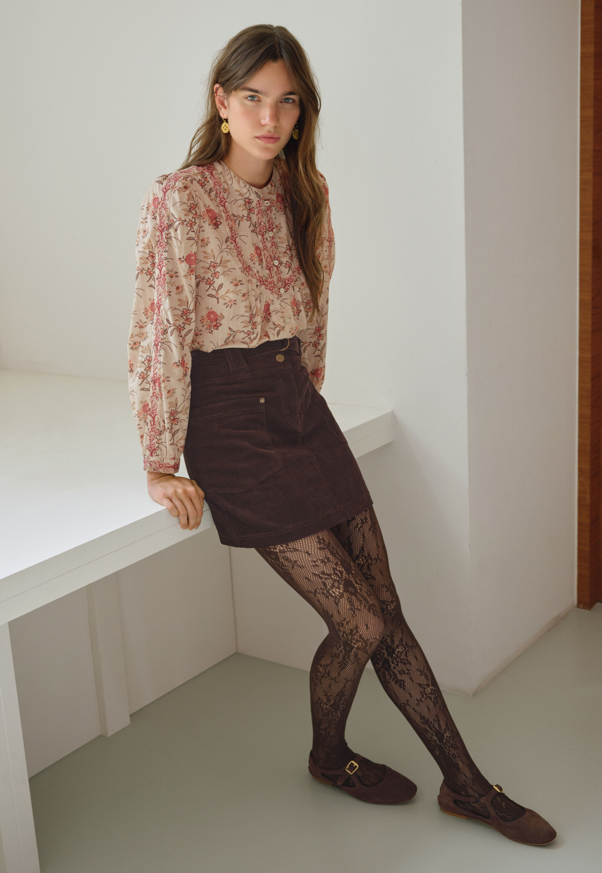 Short cord skirt
