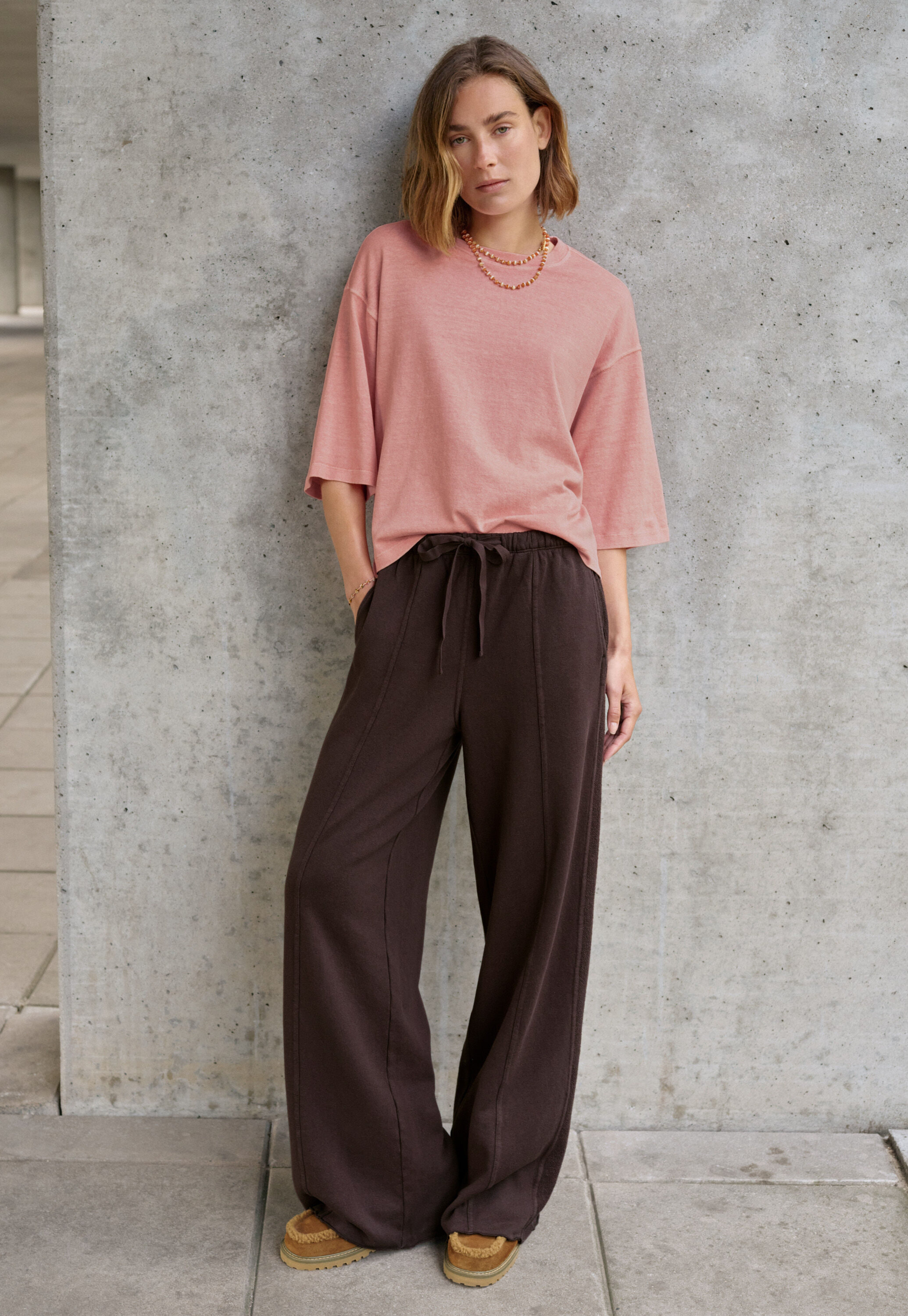 Wide-leg jogger