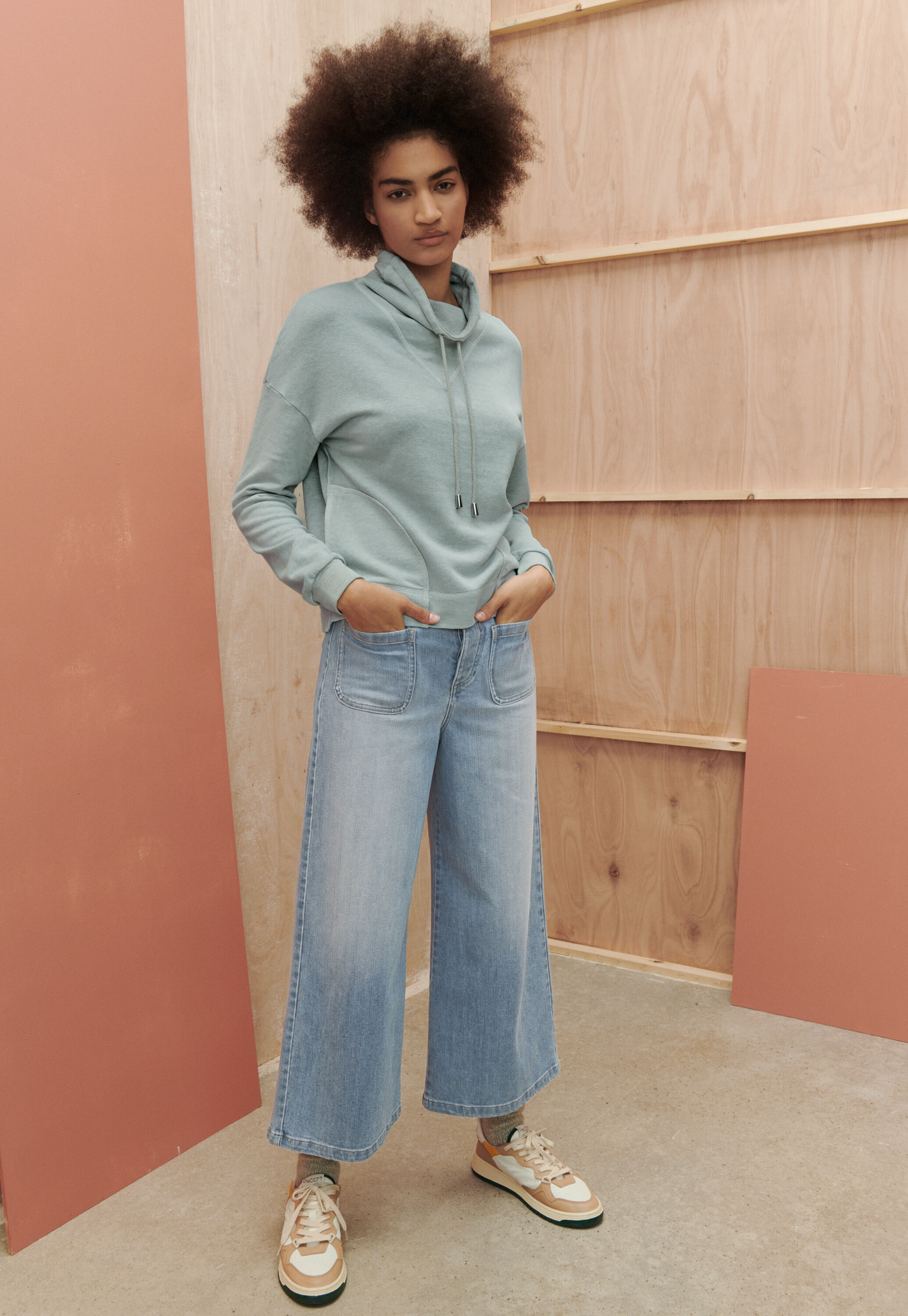 Cropped wide-leg jeans