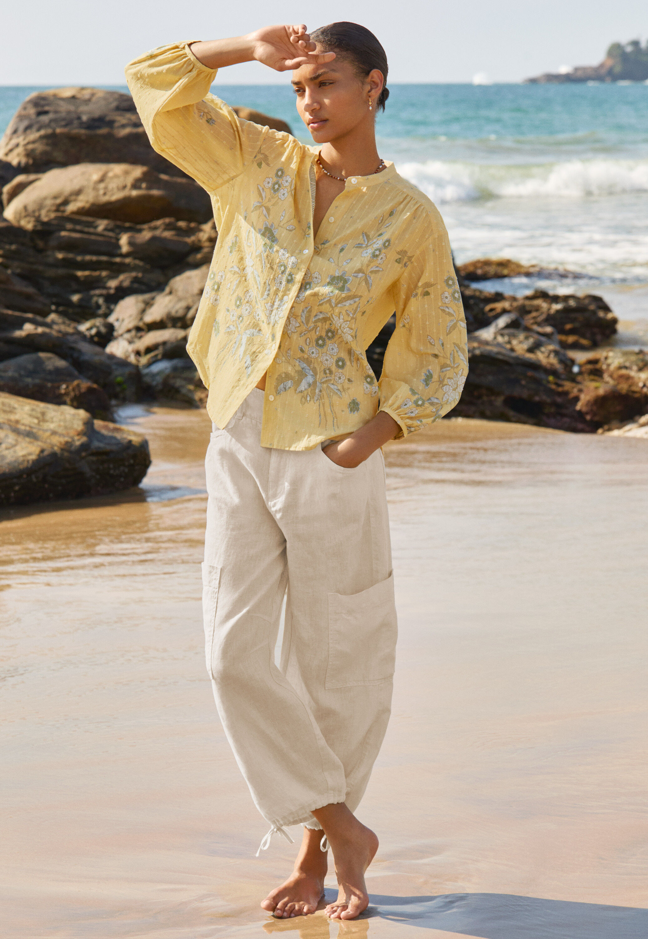 Tie-leg trousers