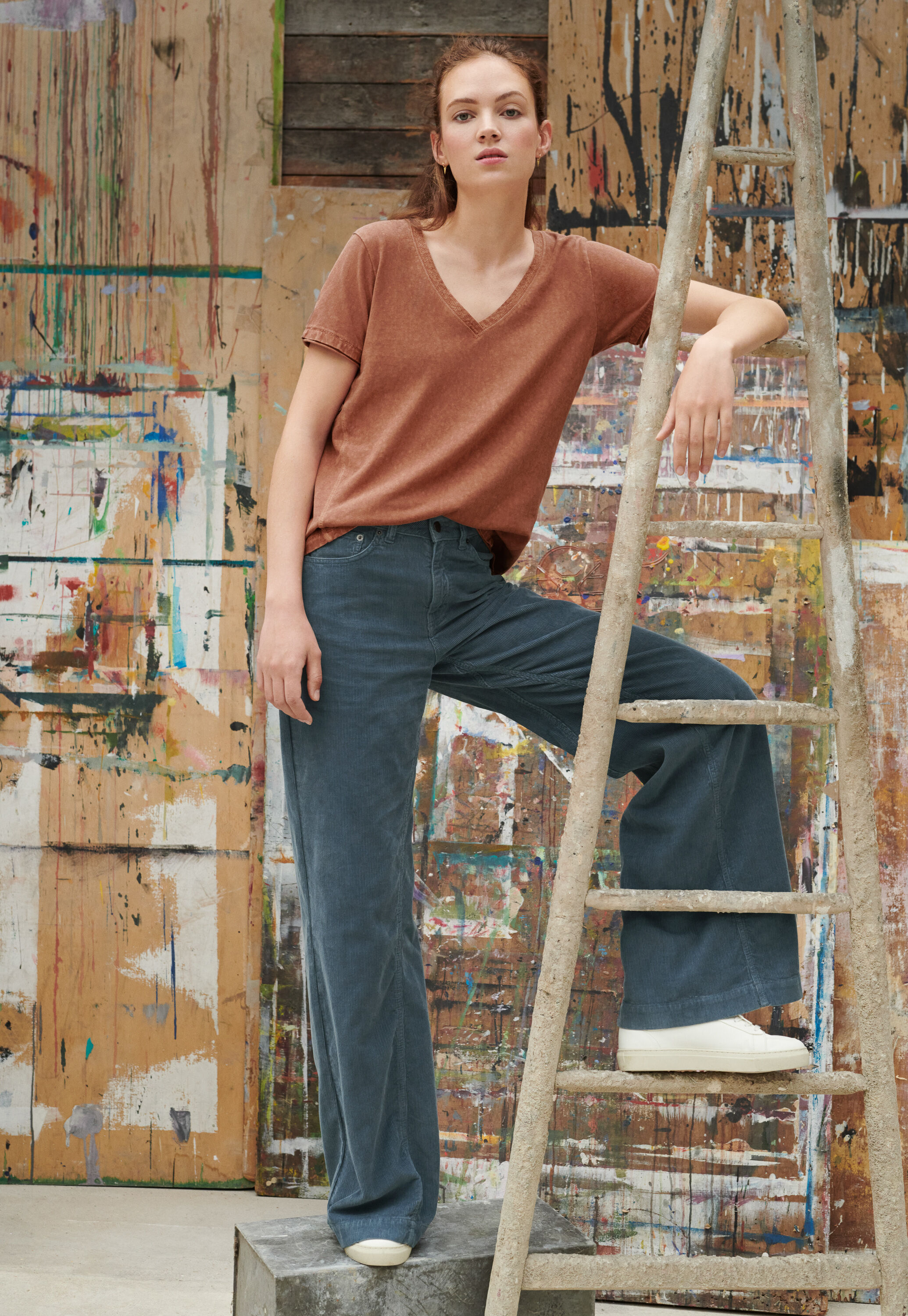 Wide-leg trousers