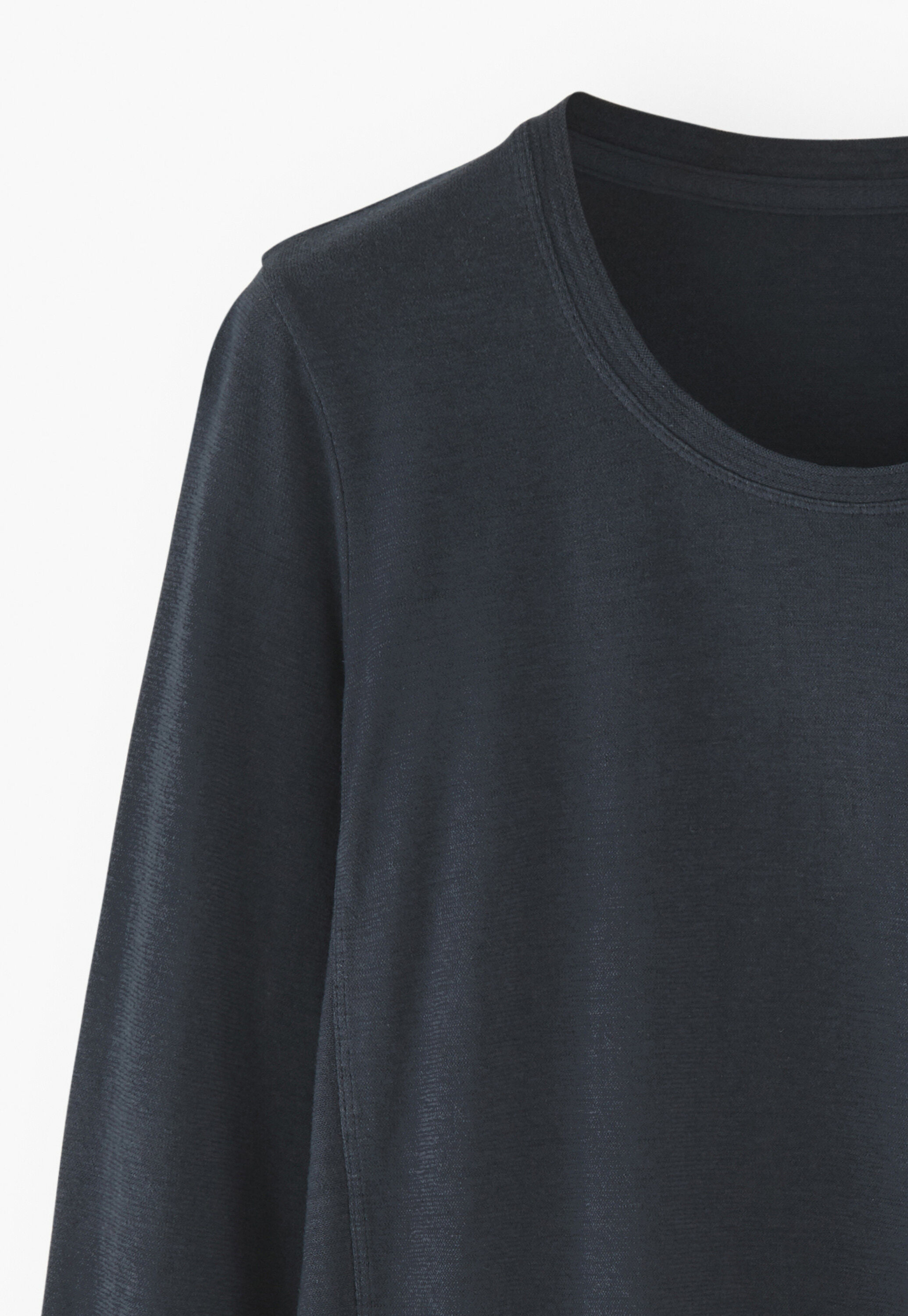 Long-sleeved top