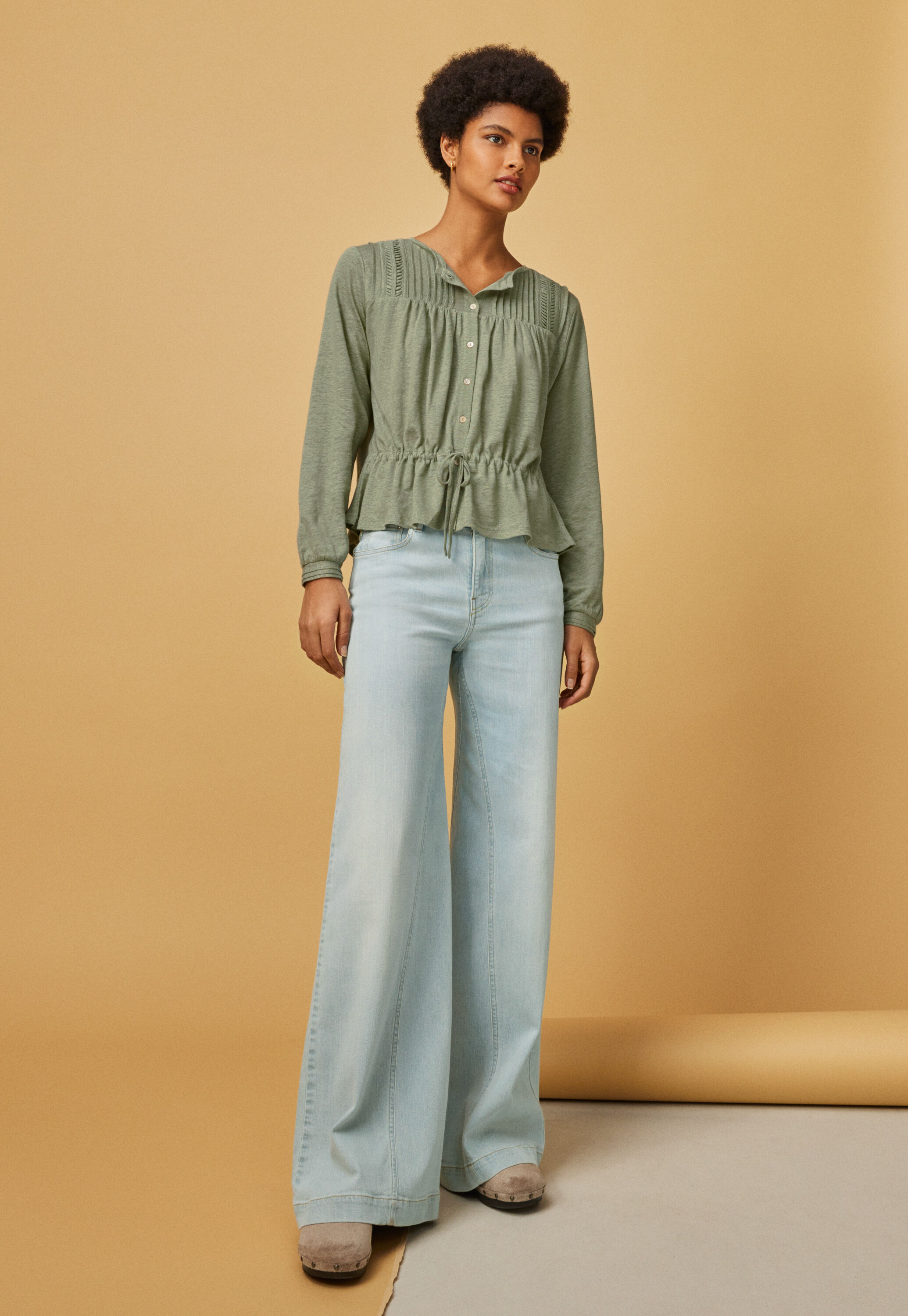 Full length wide-leg jeans